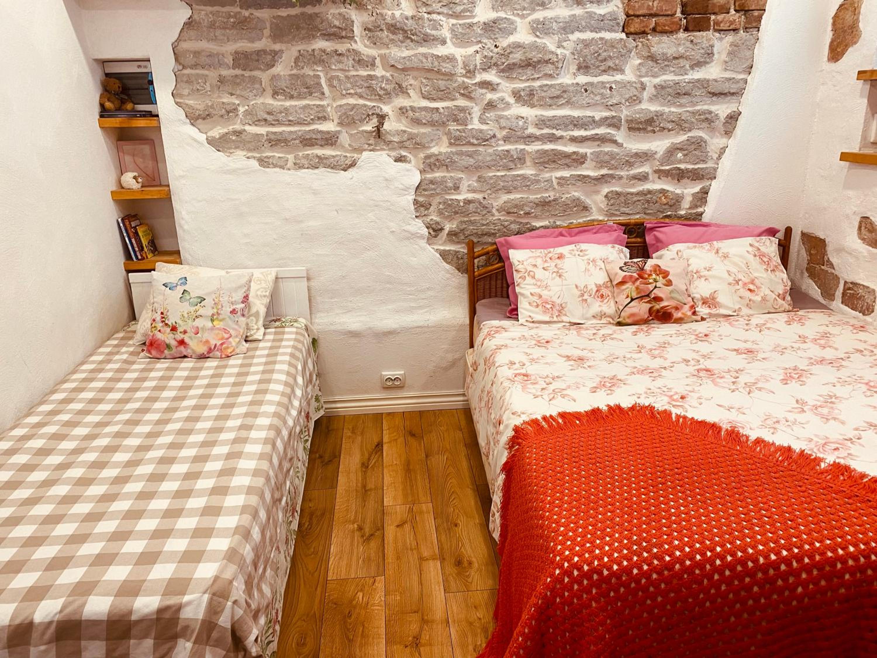 One-Bedroom Apartment - Photo 18