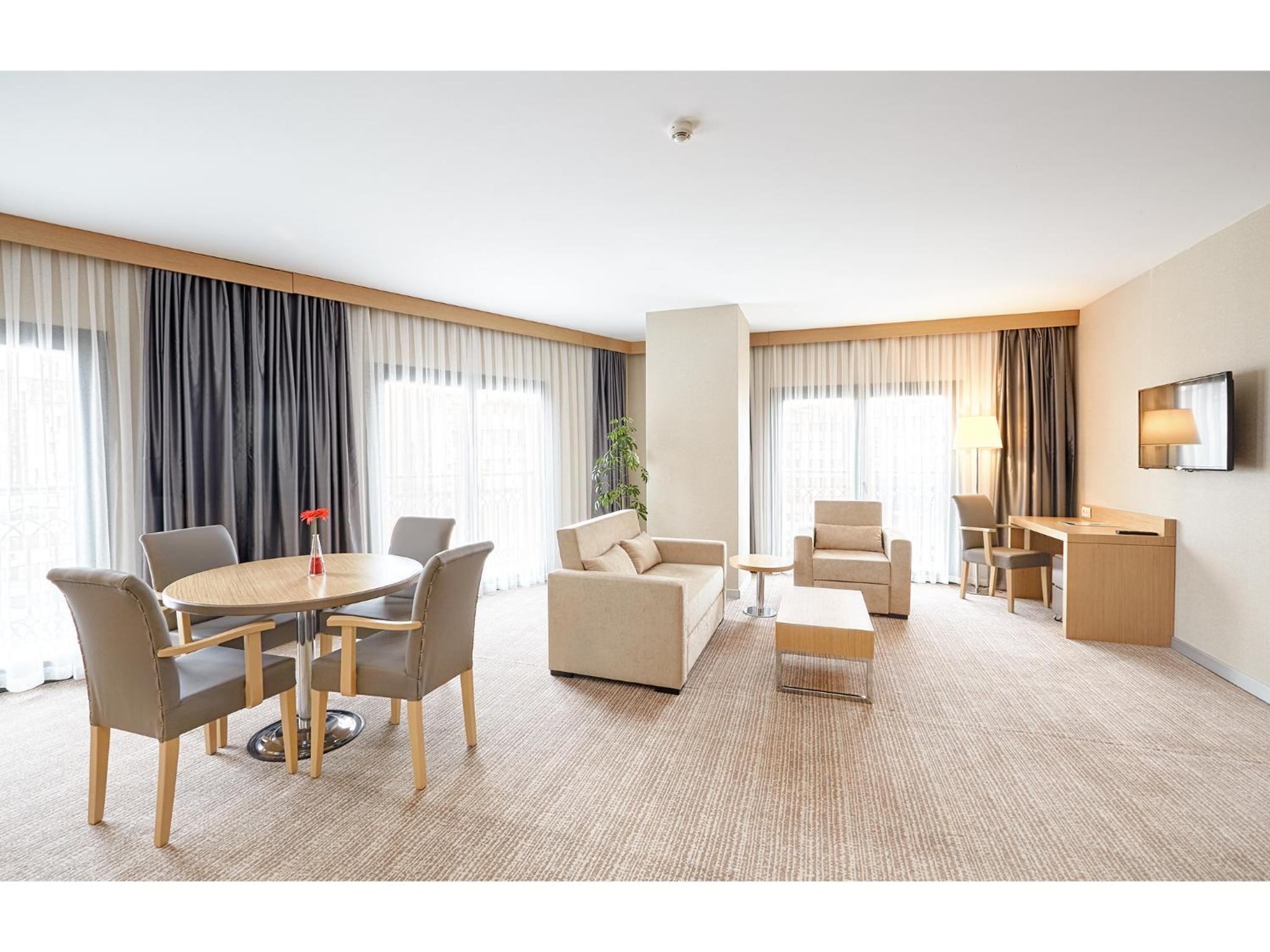 Deluxe Suite