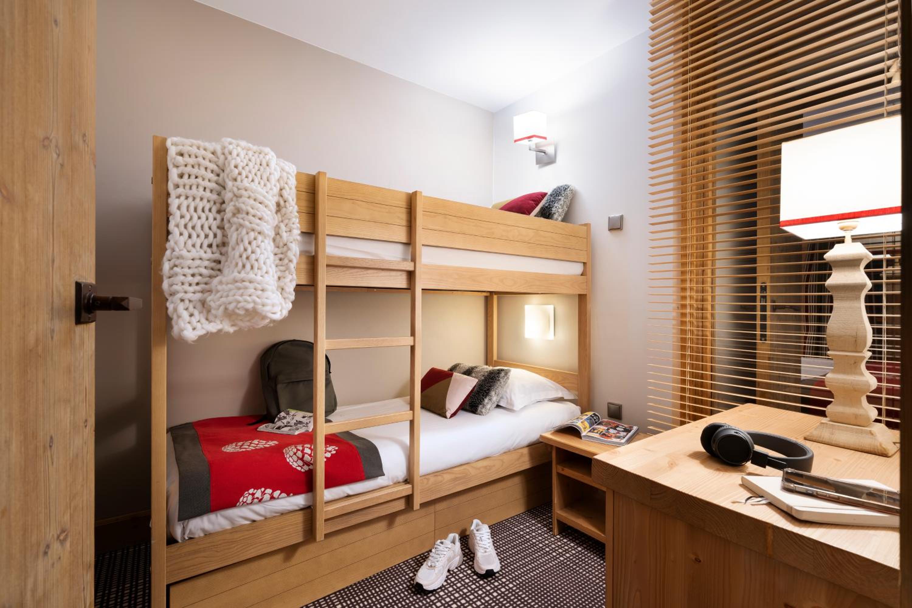 One Bedroom Apartment with Sleeping Alcove (6 People)