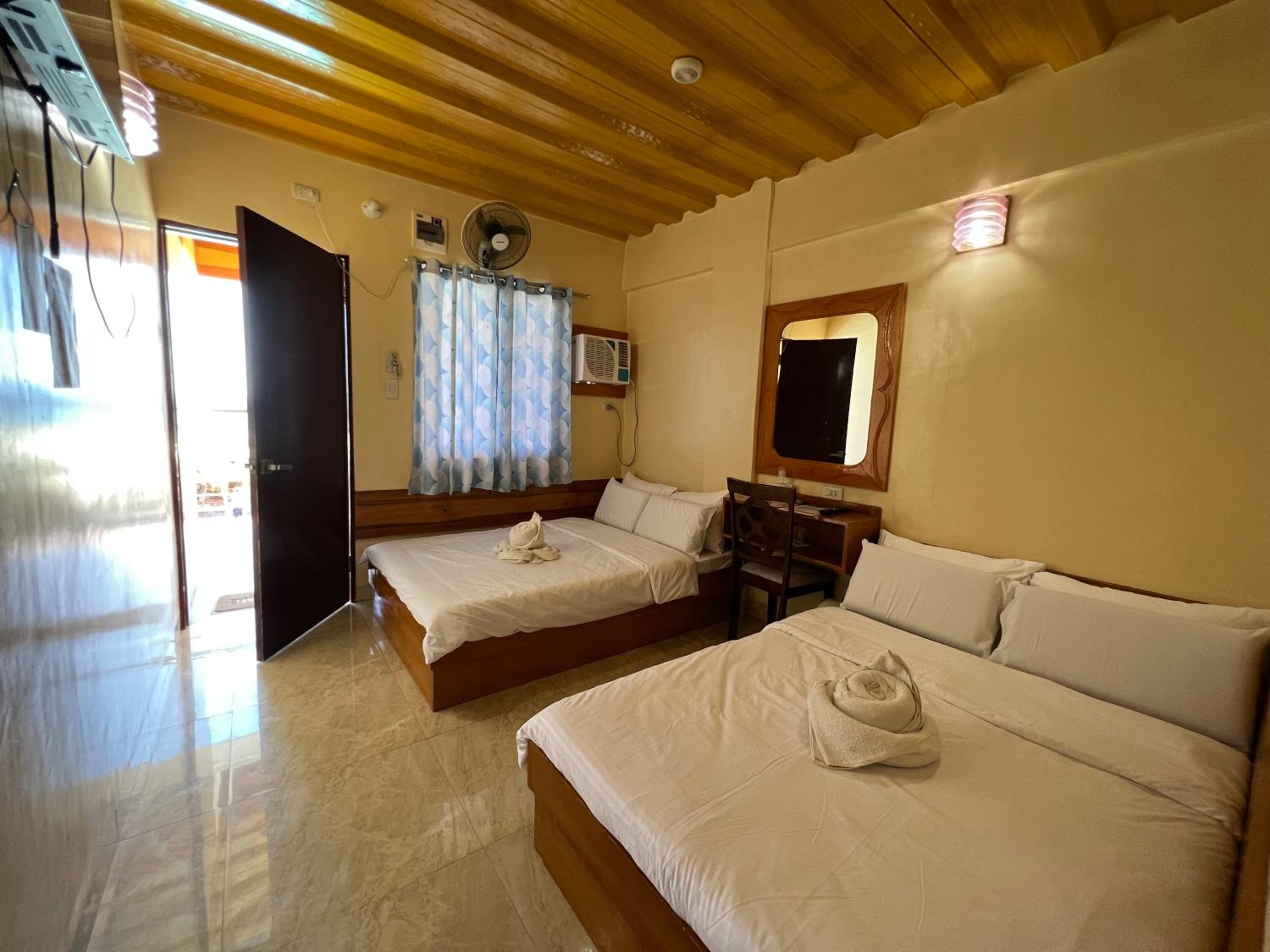 Deluxe Double Room photo 2