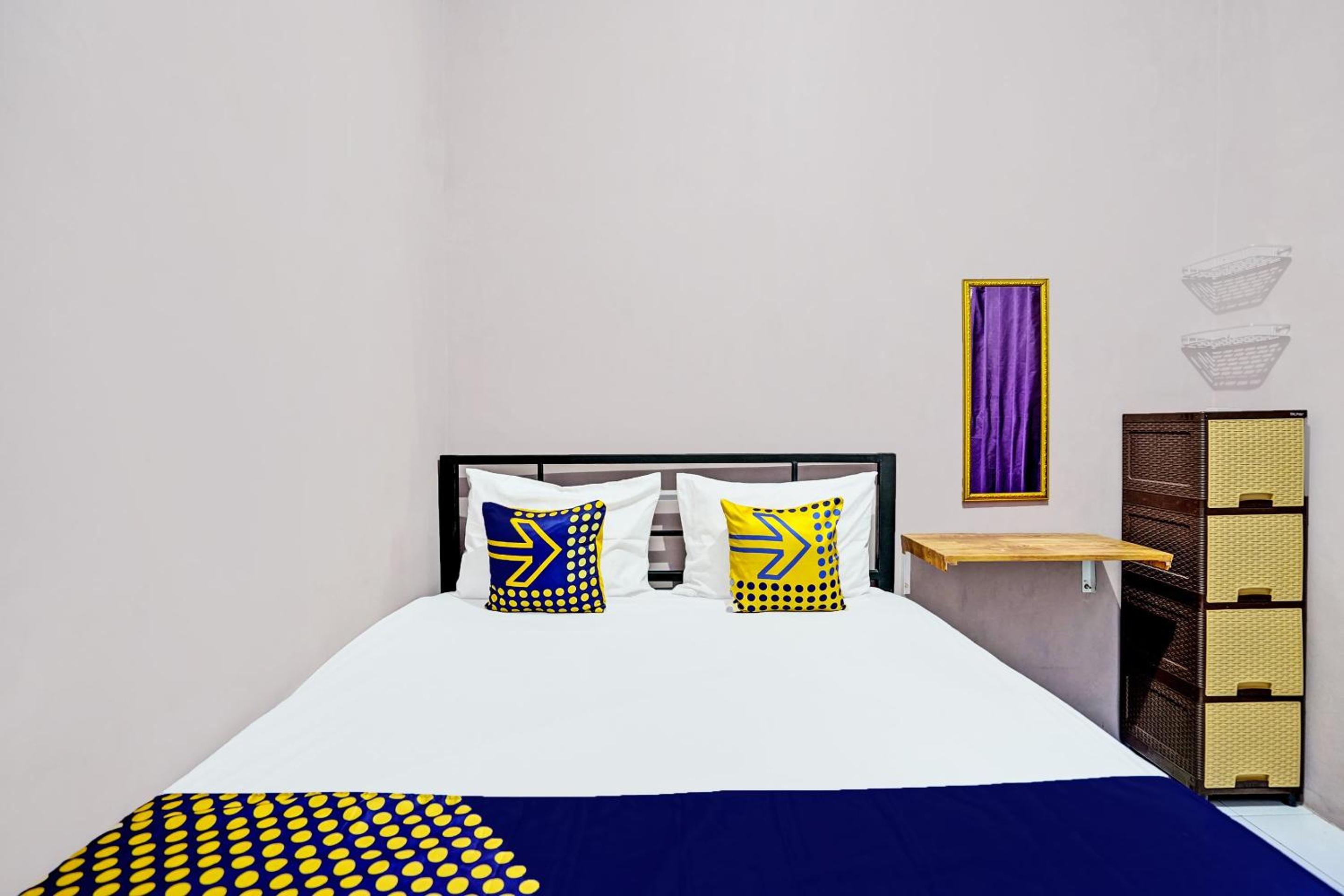 Budget Double Room - Photo 14