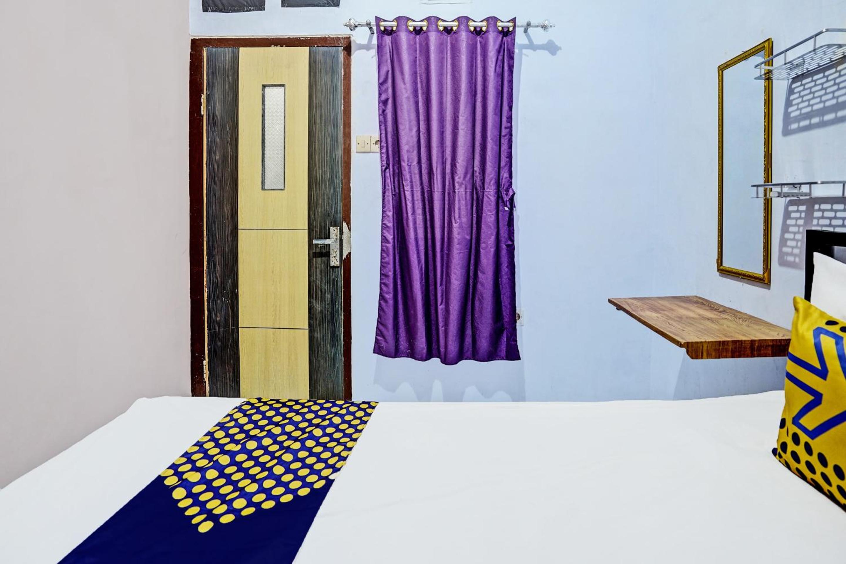 Budget Double Room - Photo 16