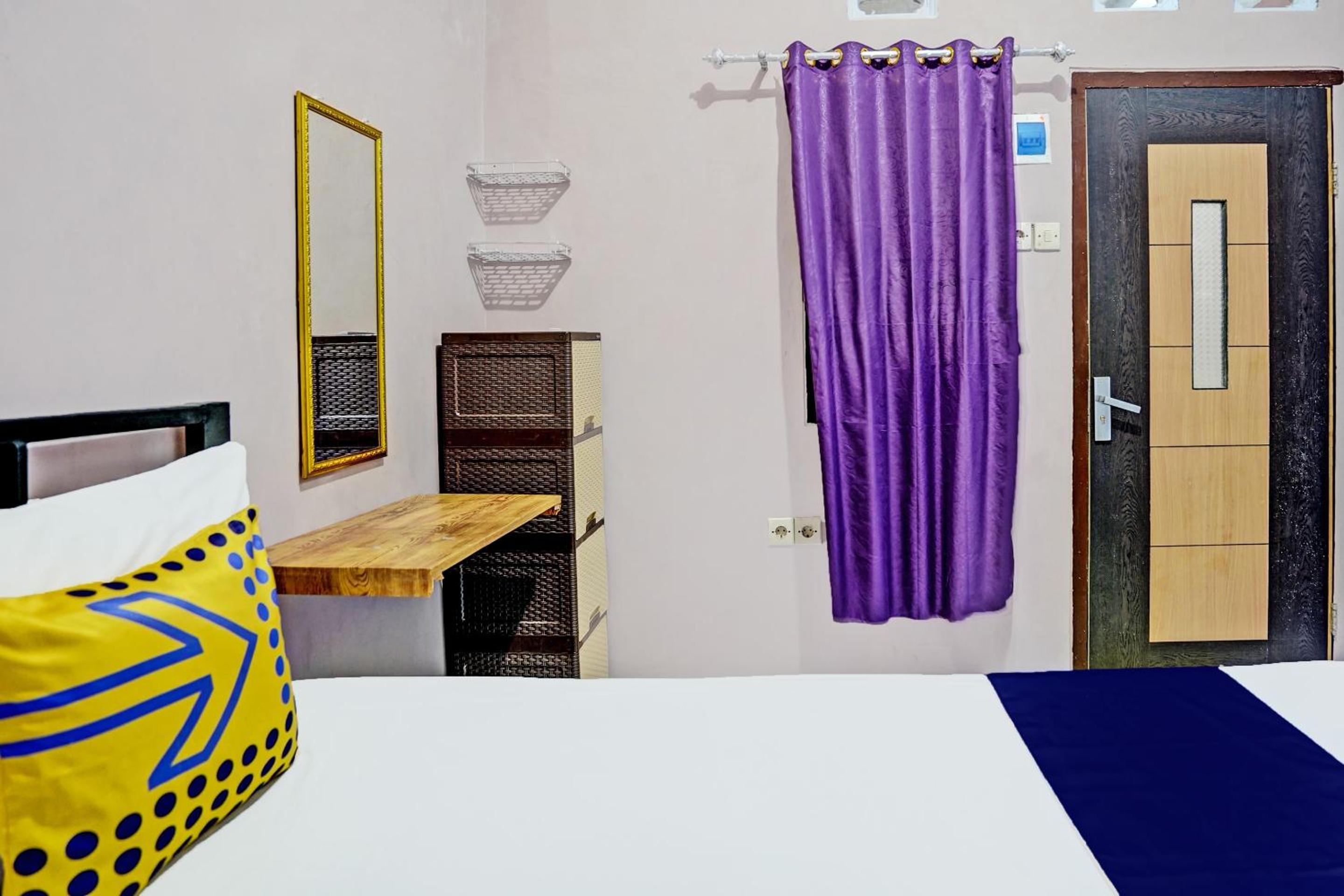 Budget Double Room - Photo 7