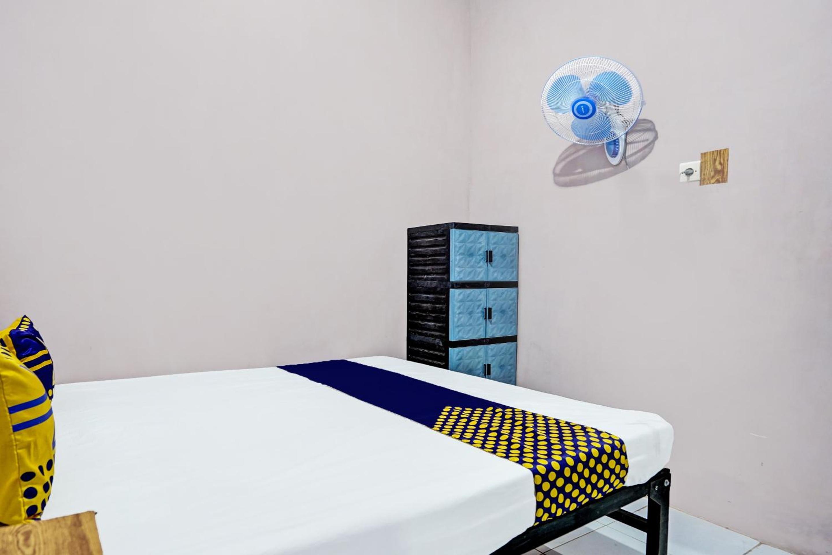 Budget Double Room - Photo 17