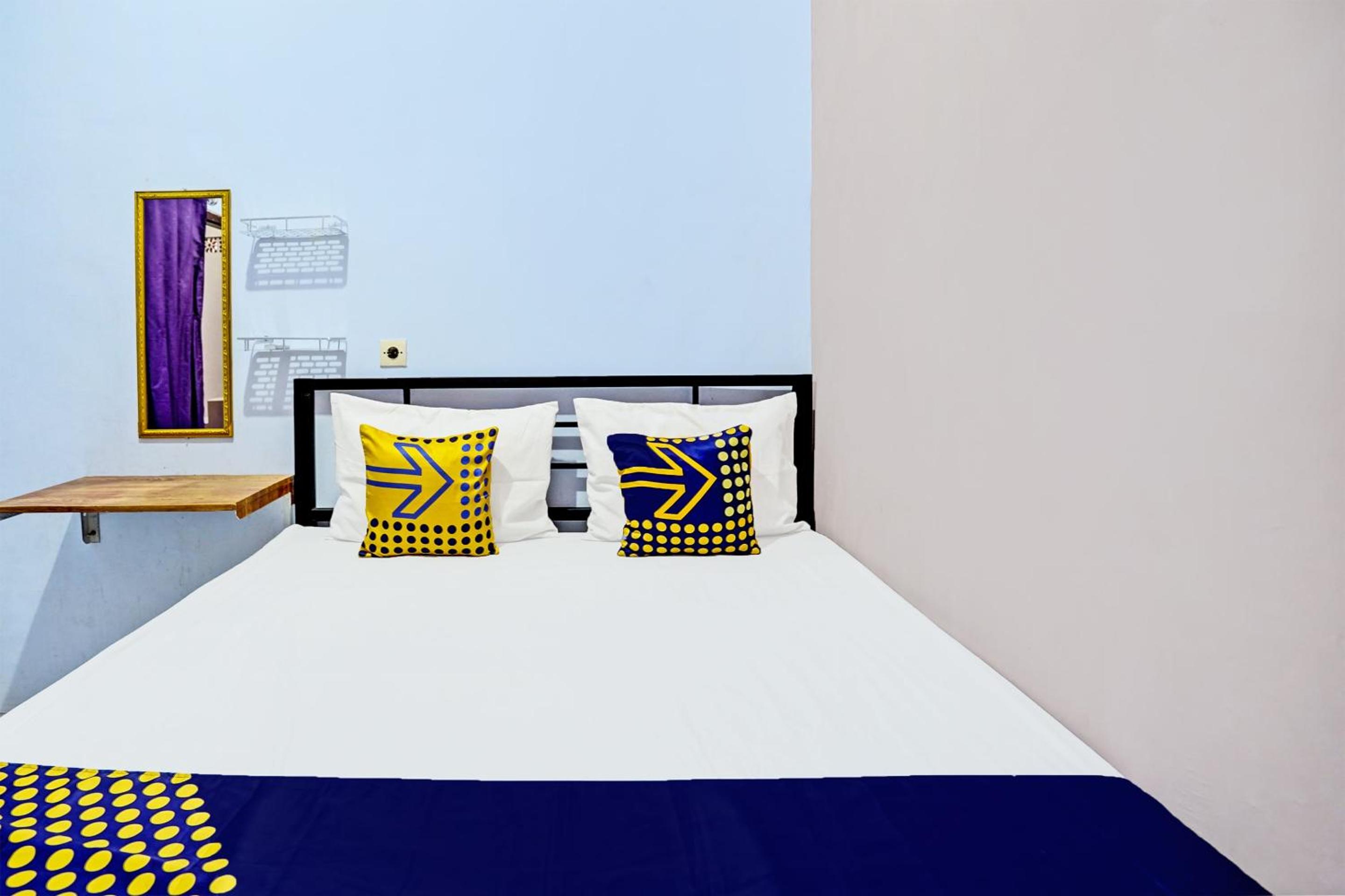Budget Double Room - Photo 3