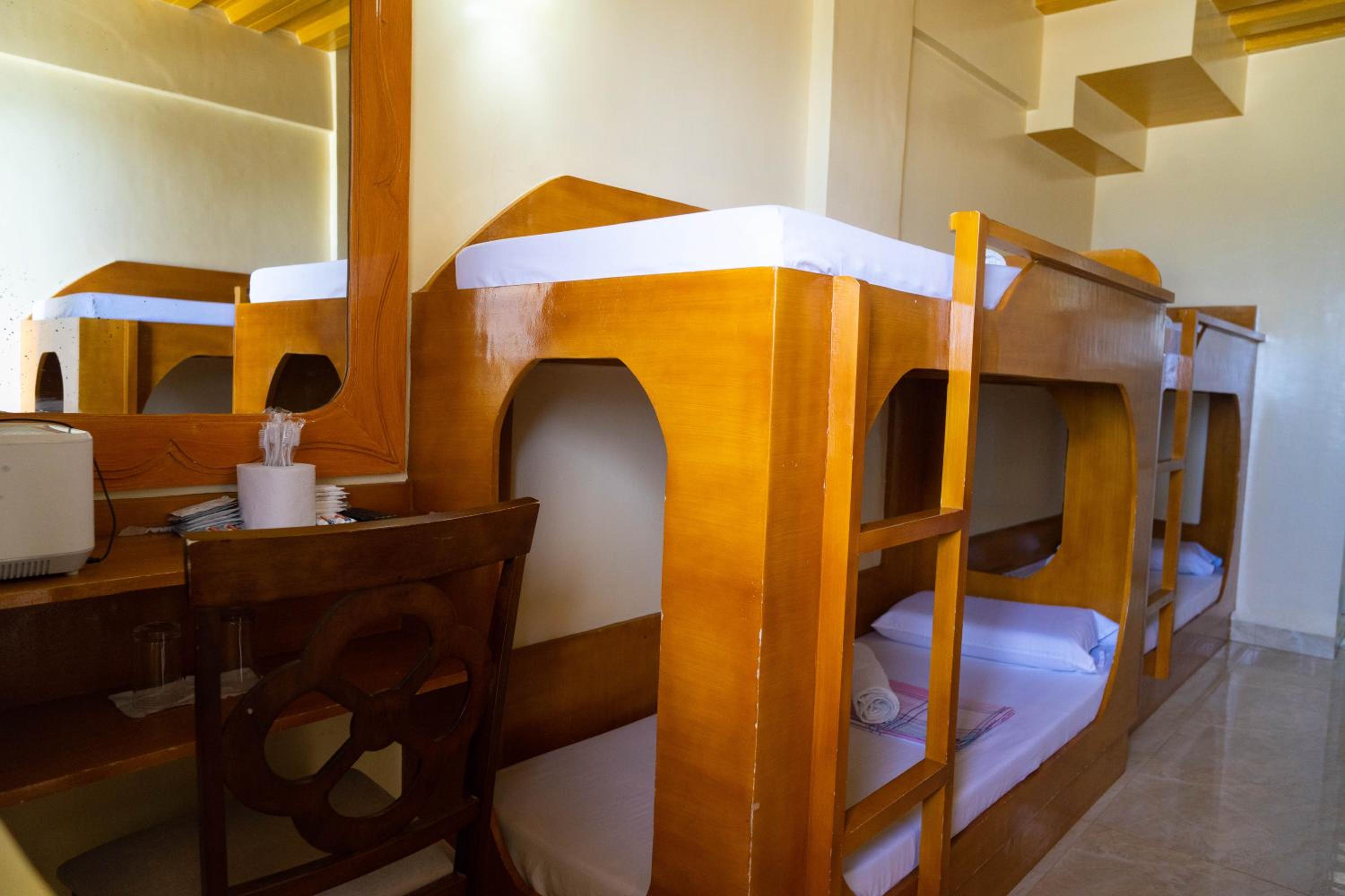 8-Bed Mixed Dormitory Room photo 2
