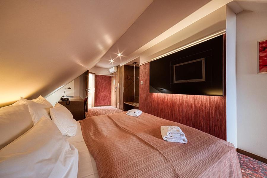 Deluxe Double Room with Bath