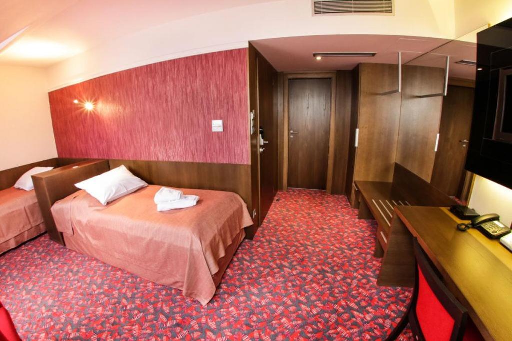 Twin Room with Bath