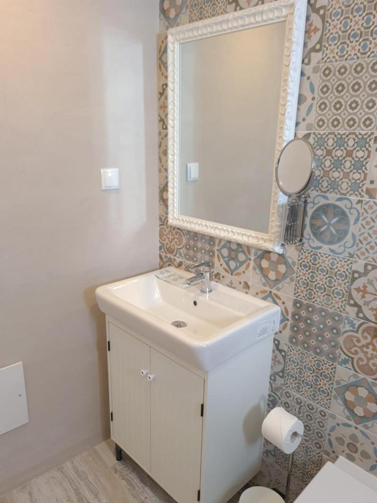One-Bedroom Apartment - Photo 5
