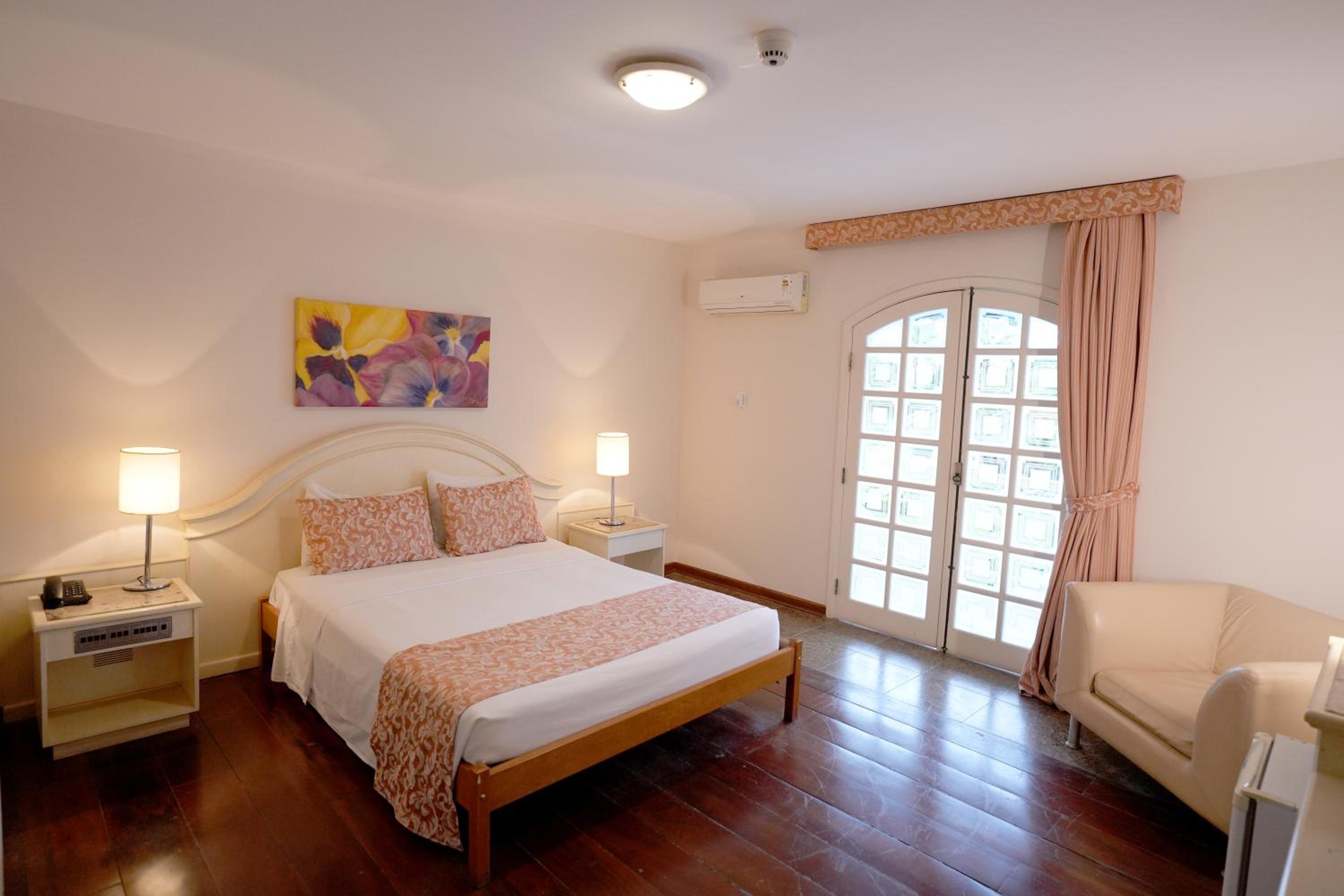 Double or Twin Room with Balcony and Garden View photo 2