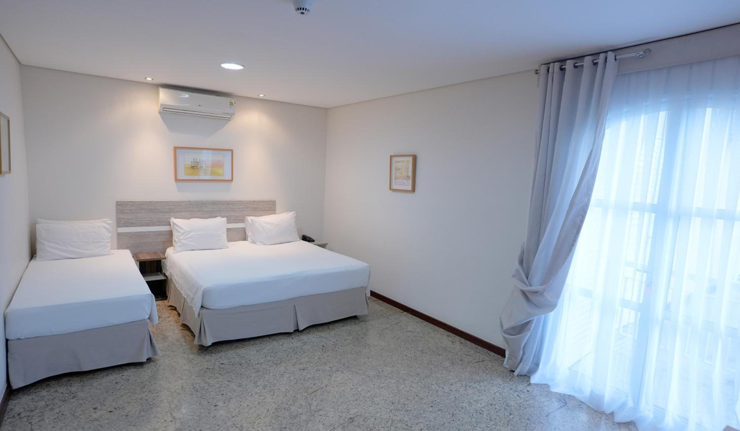 Deluxe Room (1 adult + 1 child)