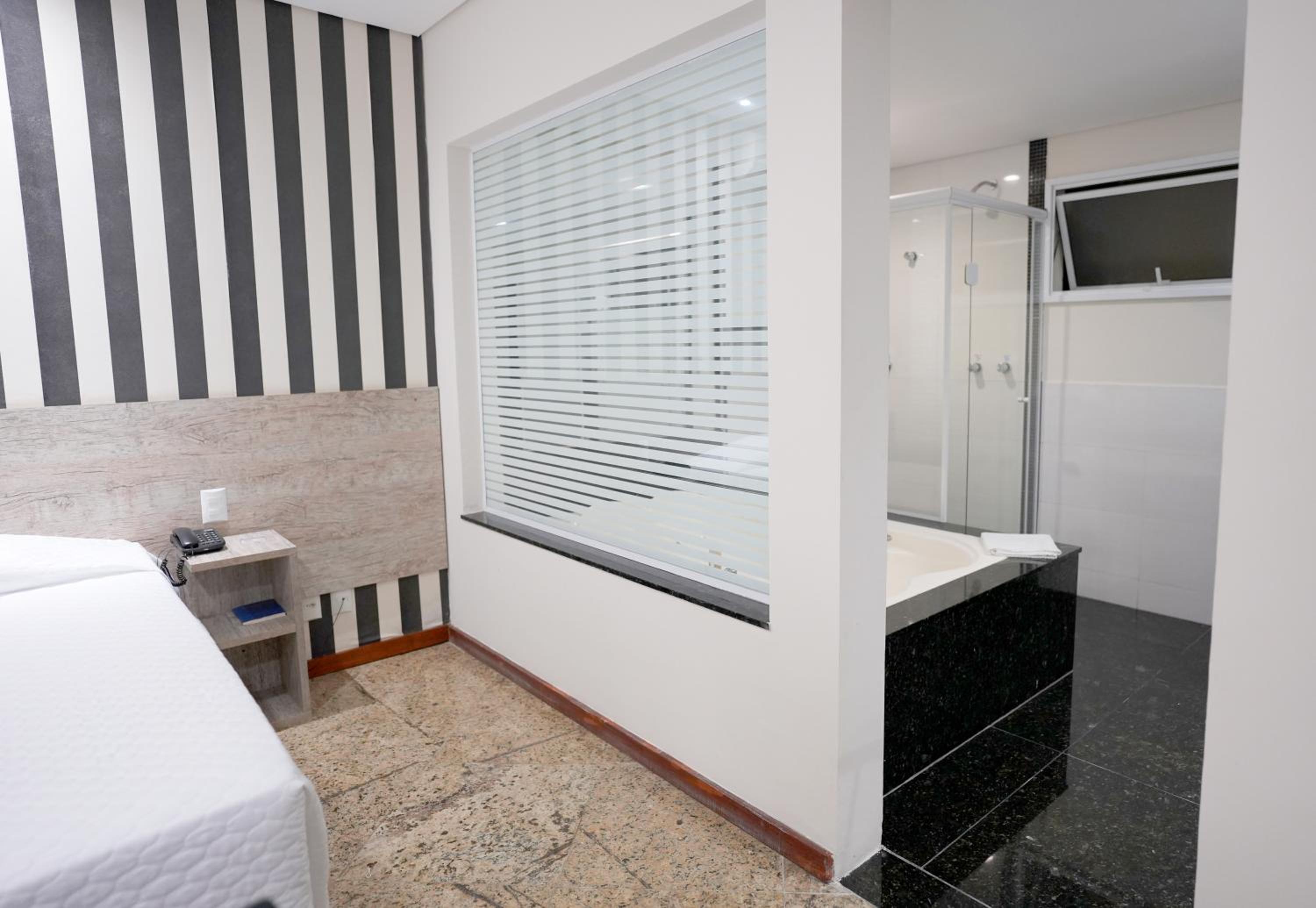 Suite with Spa Bath photo 3