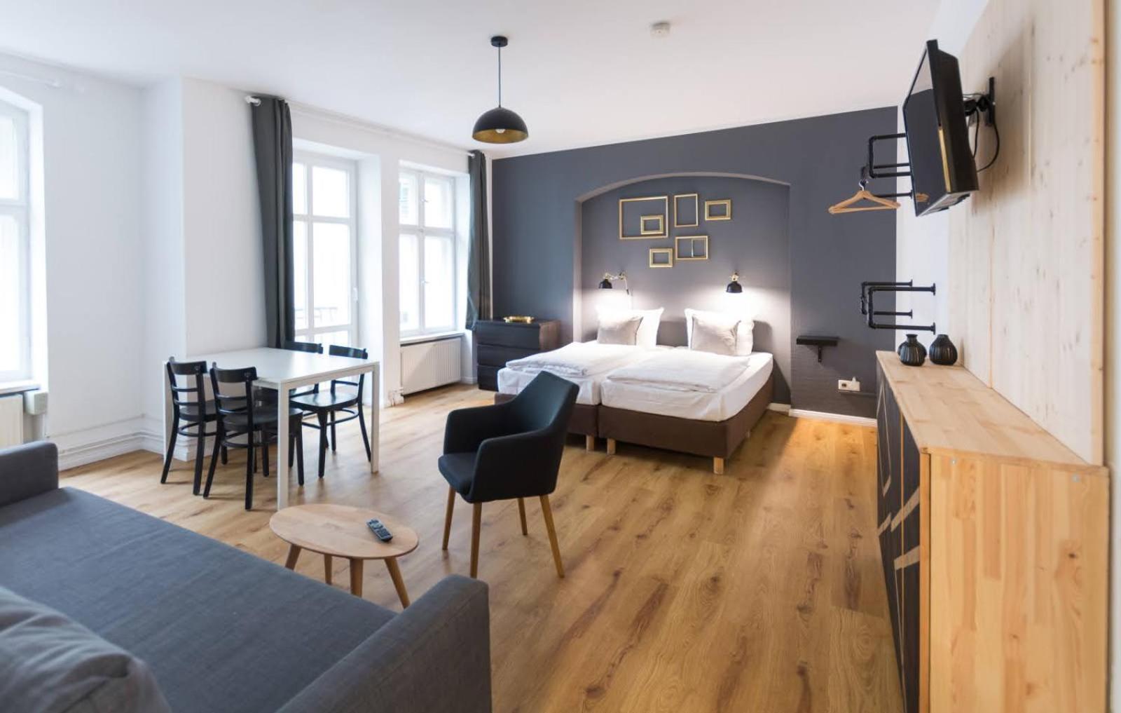 Studio Plus, Schönhauser Allee 5, Berlin - Mitte photo 1
