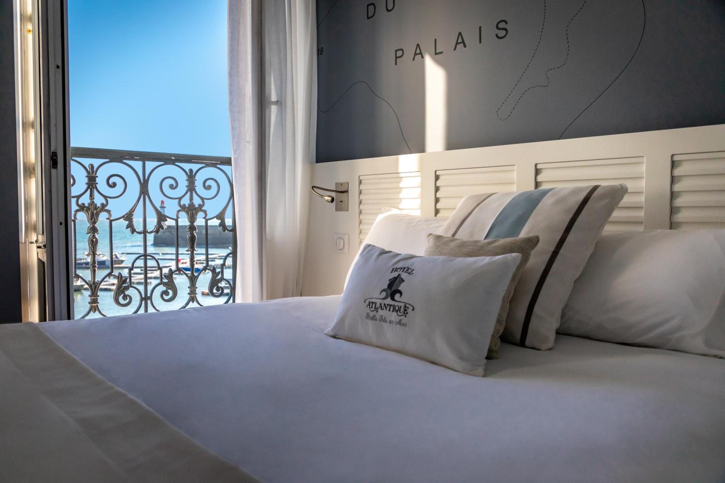 Double Room with Sea View - Photo 1