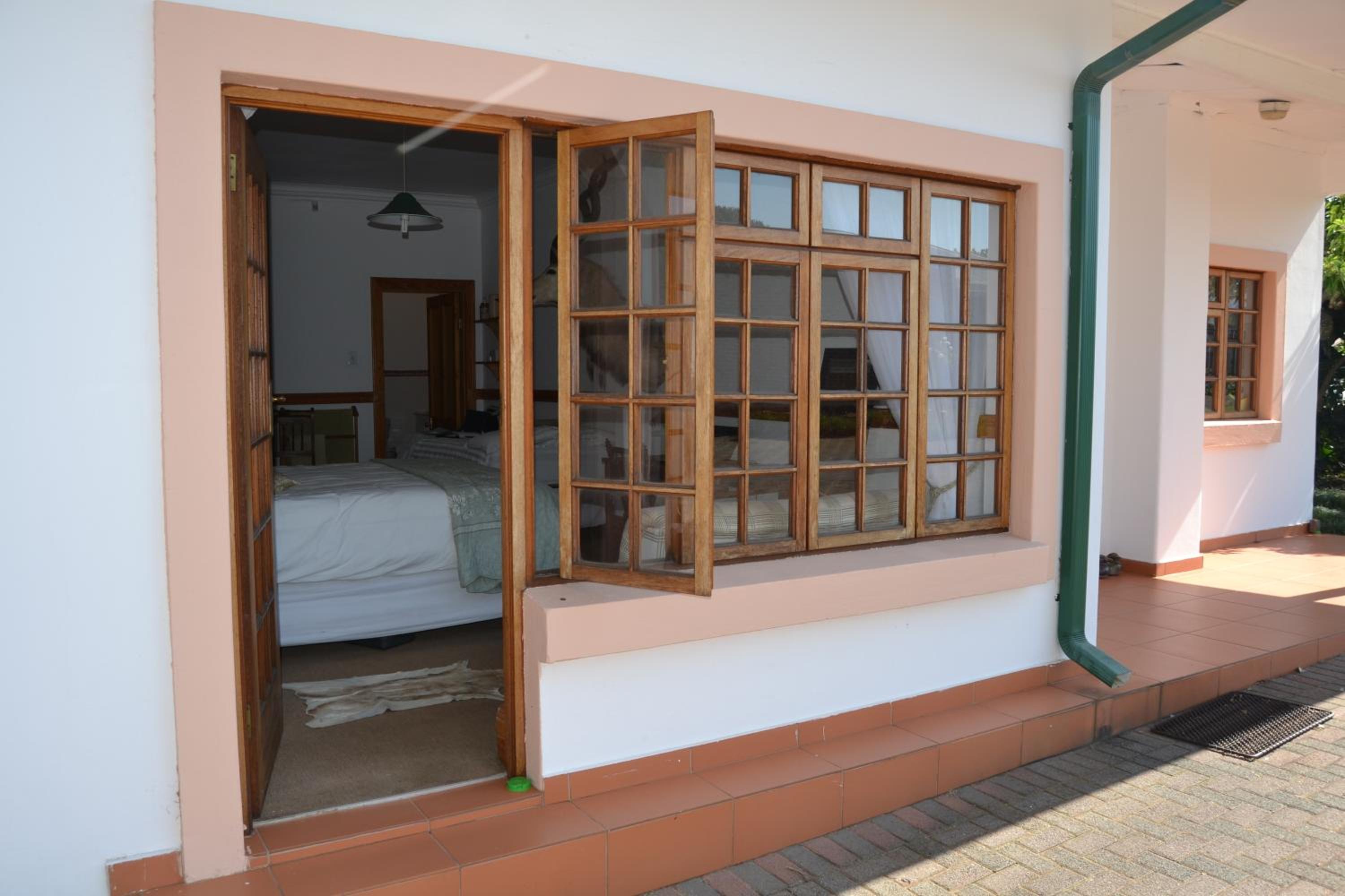 One-Bedroom Apartment - Photo 4