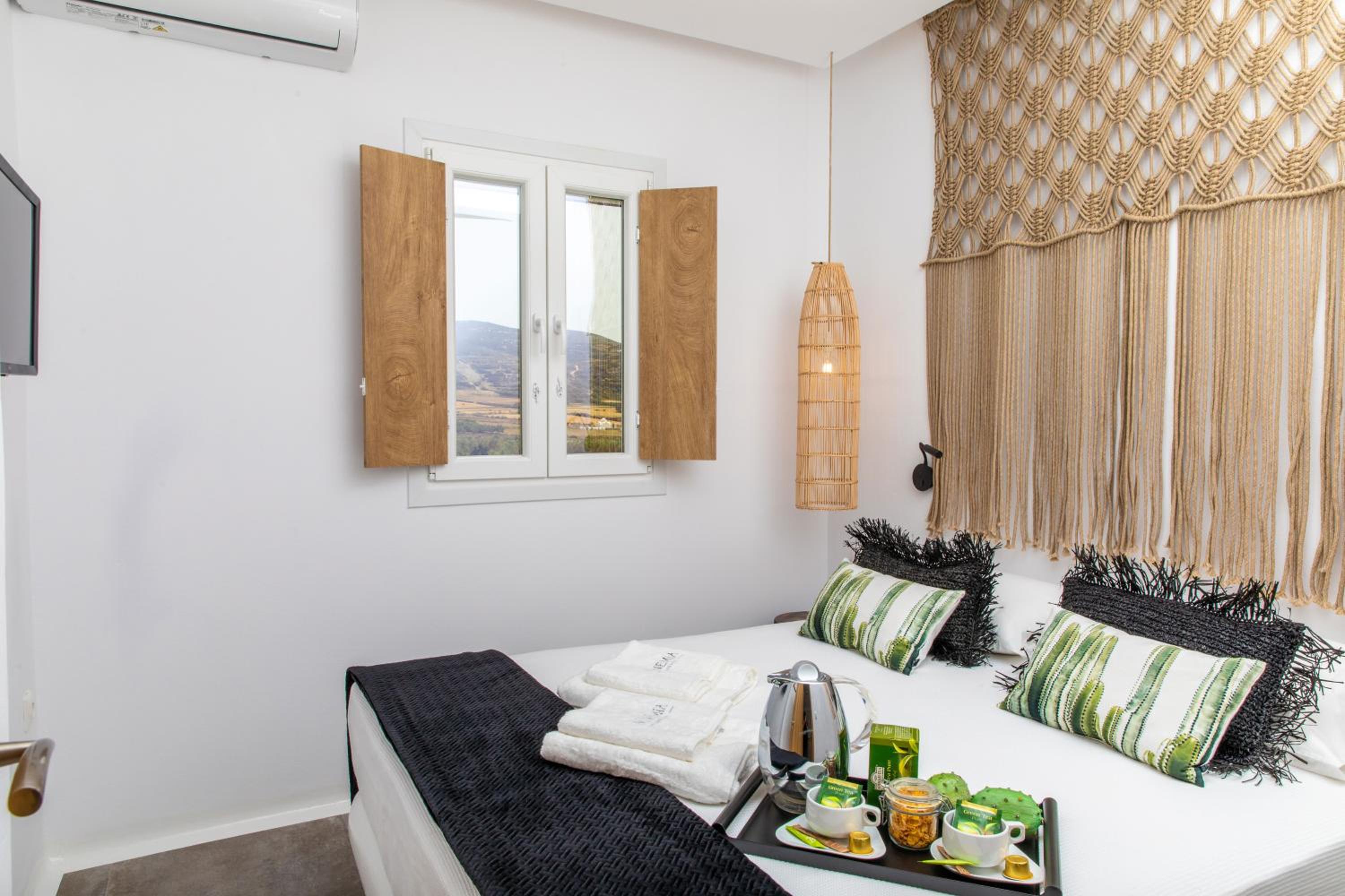 King Suite with Balcony - Photo 15