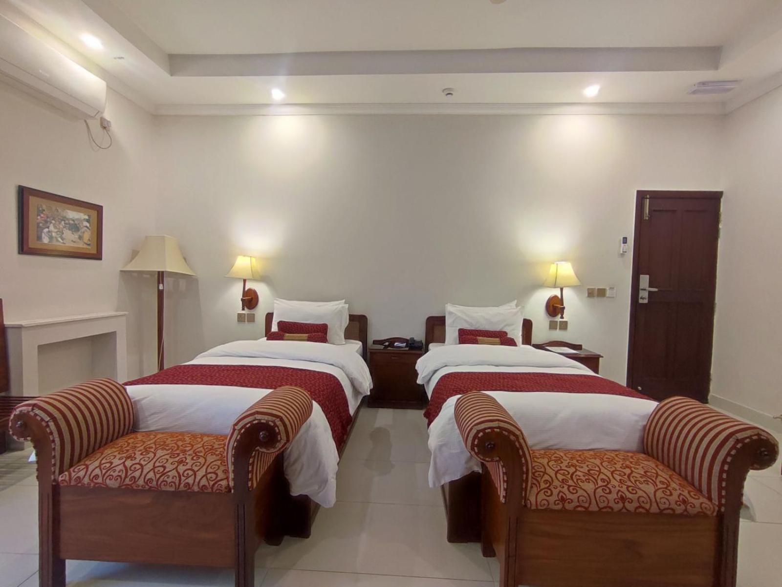 Deluxe King Room - Photo 3
