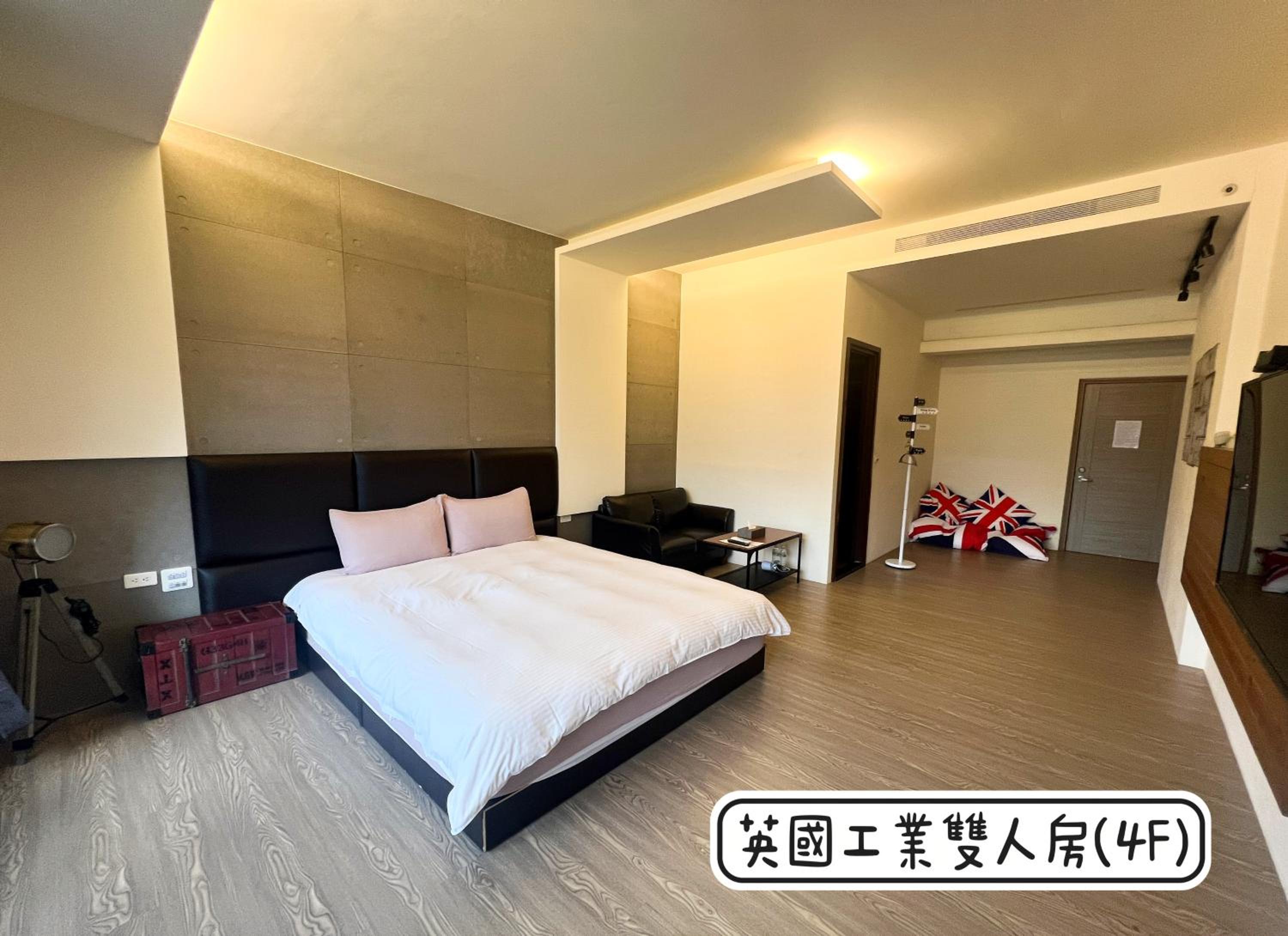 Queen Room with Balcony photo 1