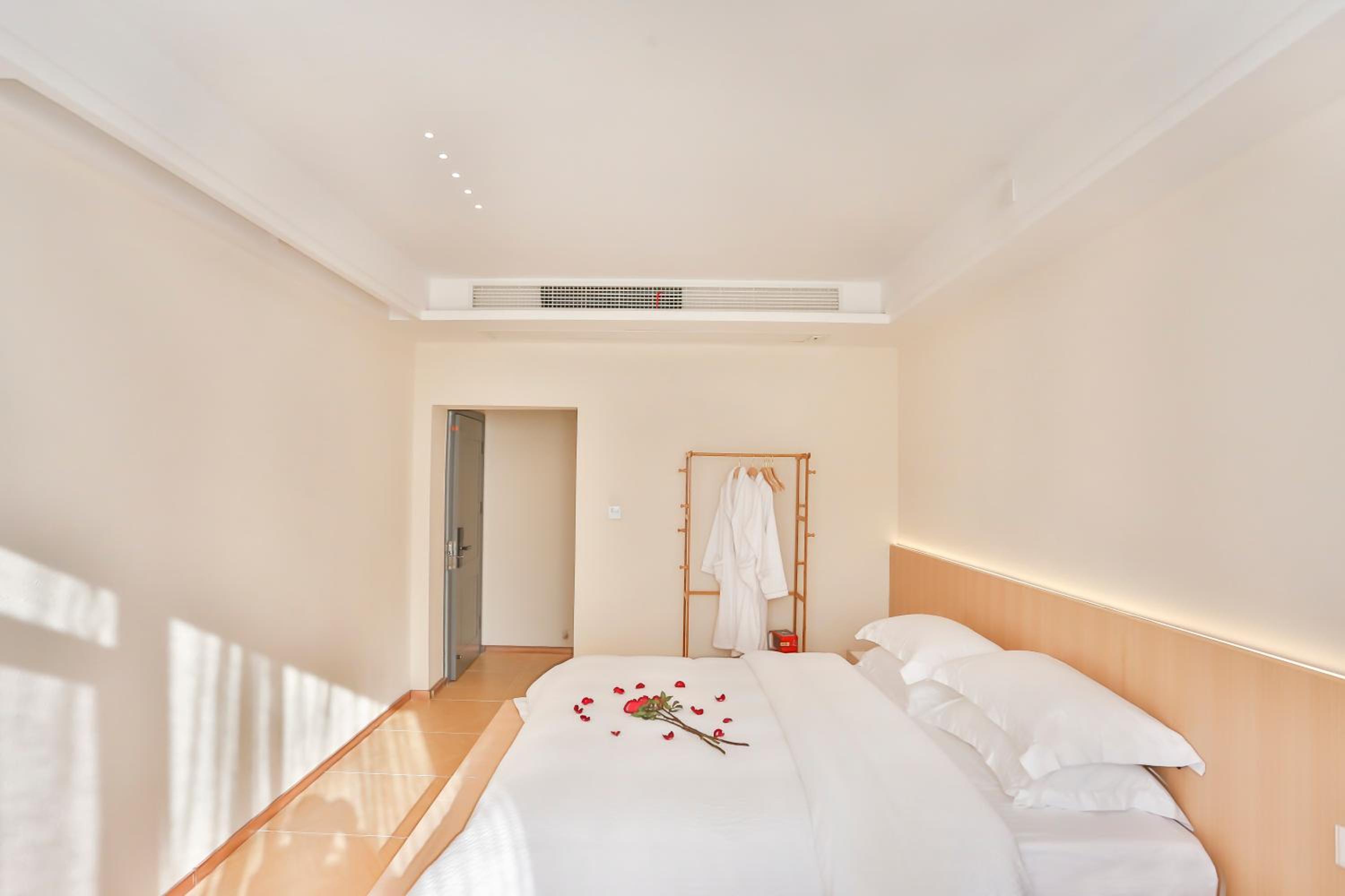 Deluxe Double Room with Bath photo 1