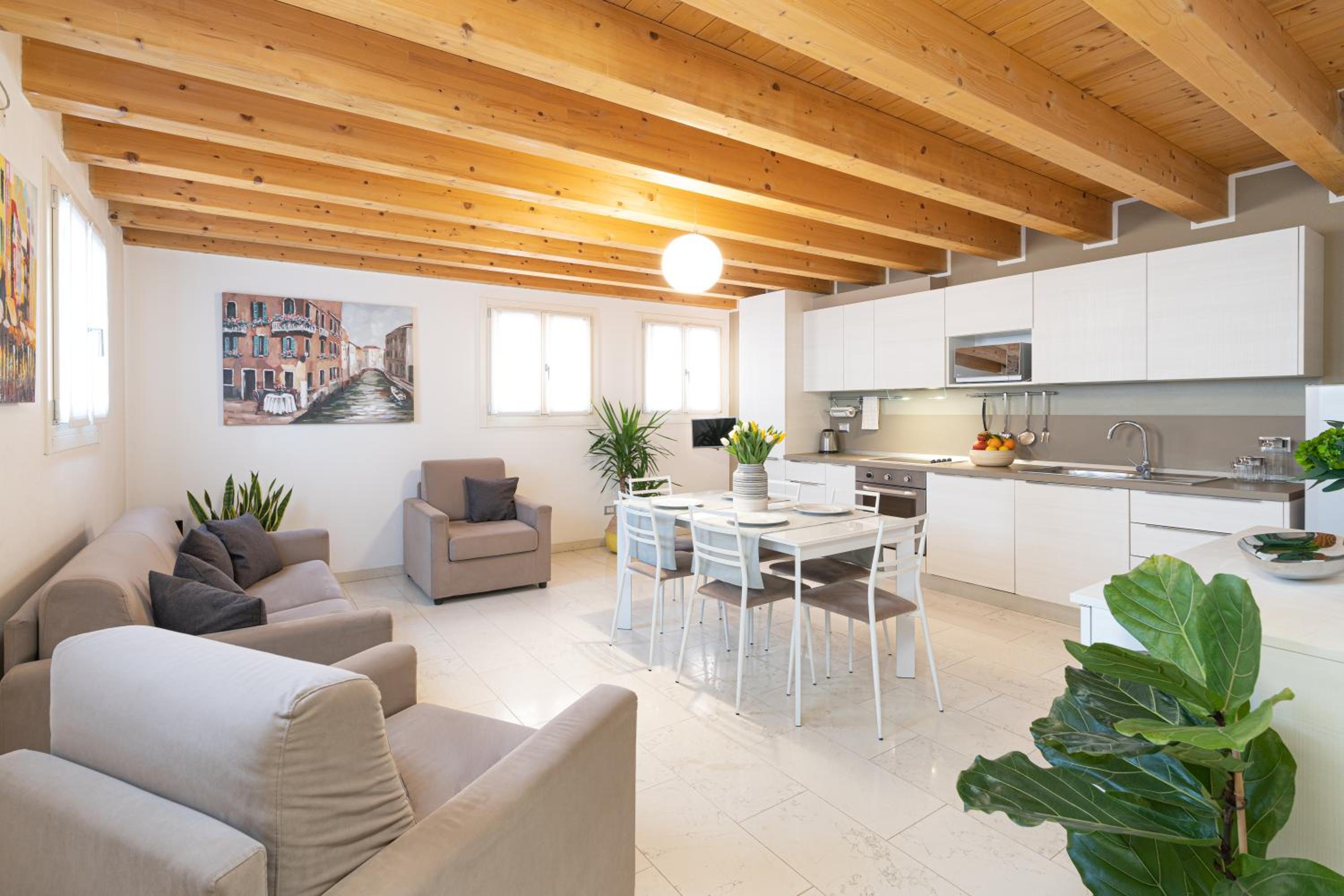 Two-Bedroom Apartment Split Level with Canal View photo 1