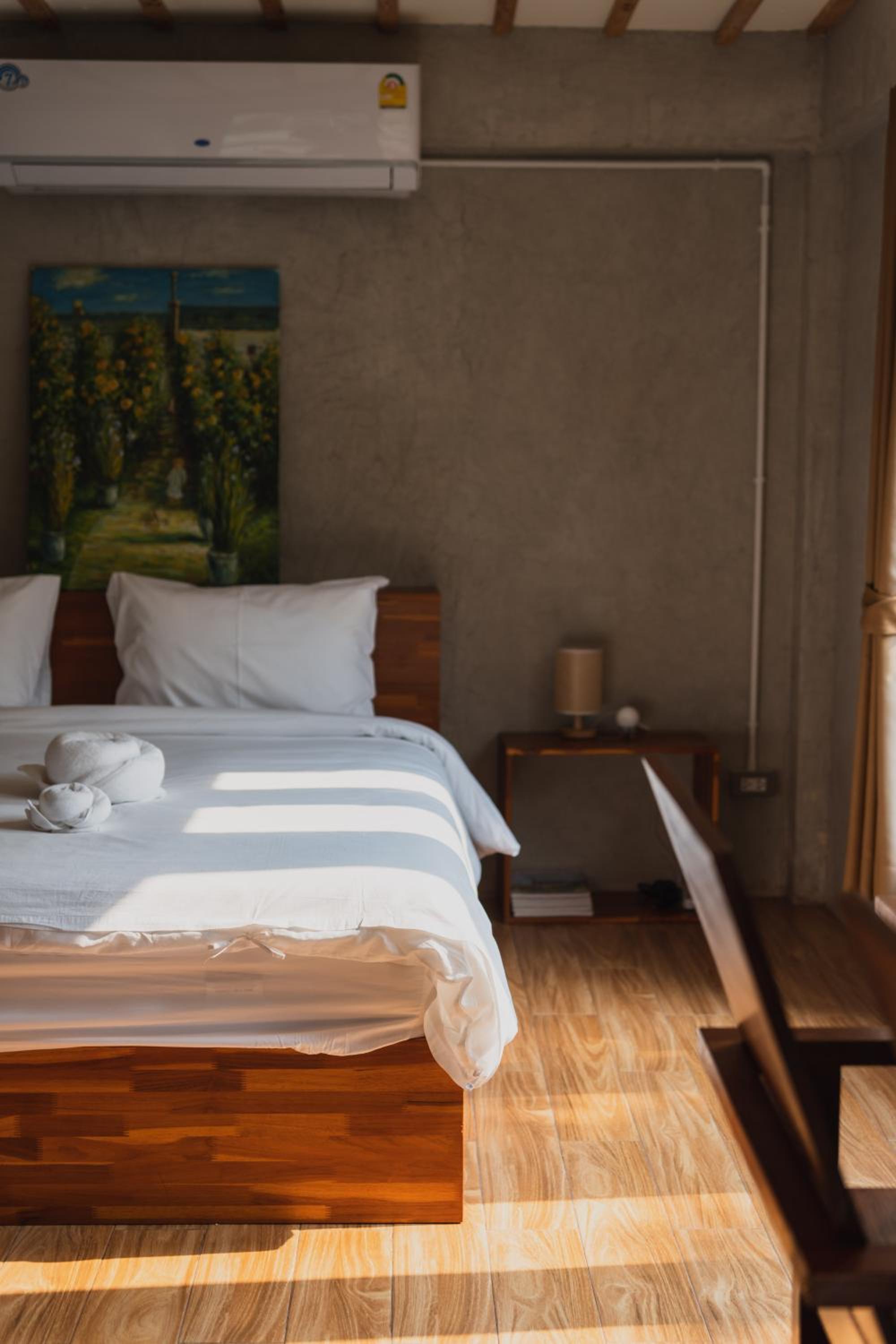 King Room with Balcony - Photo 2
