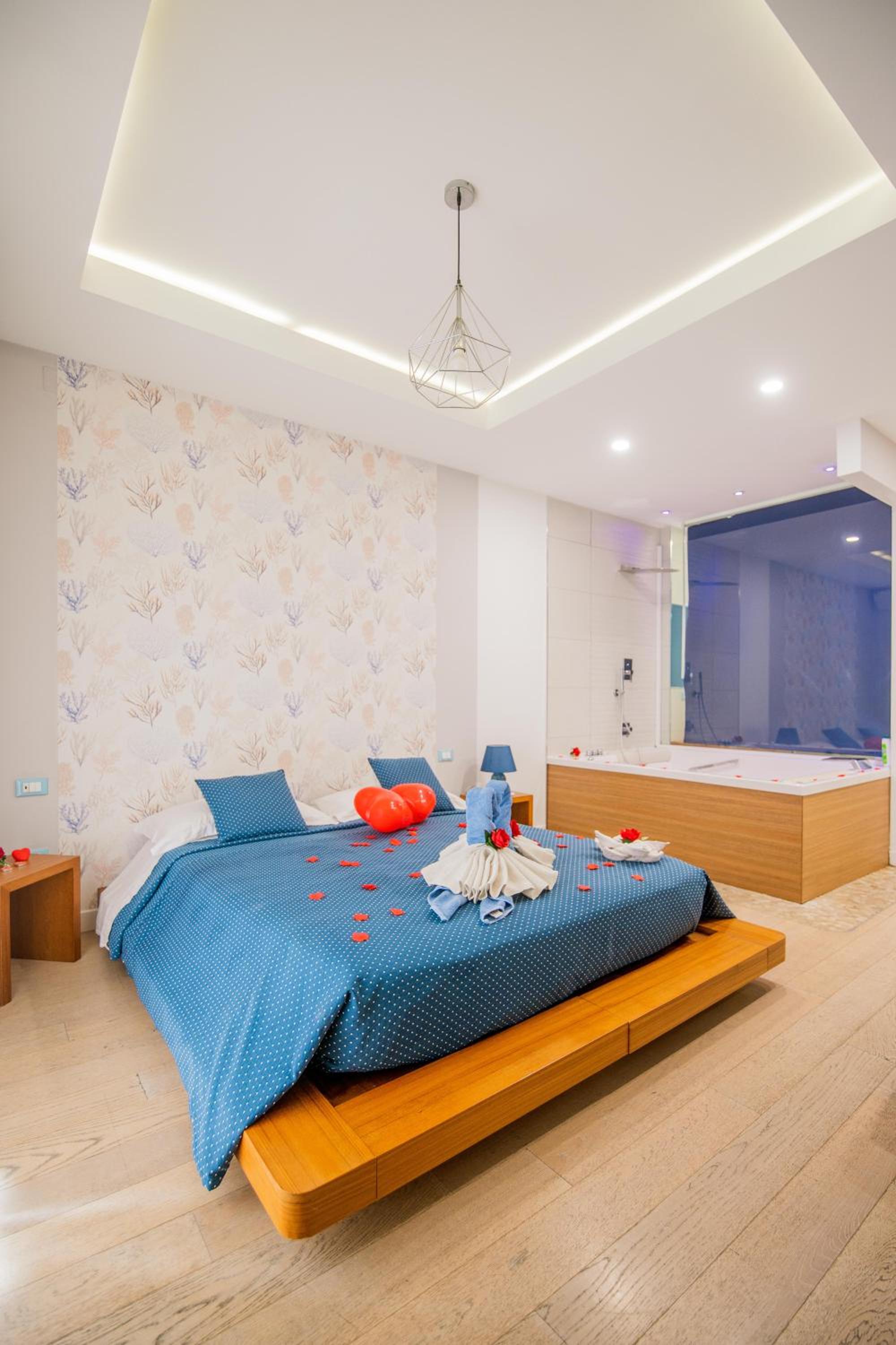 Suite with Hot Tub