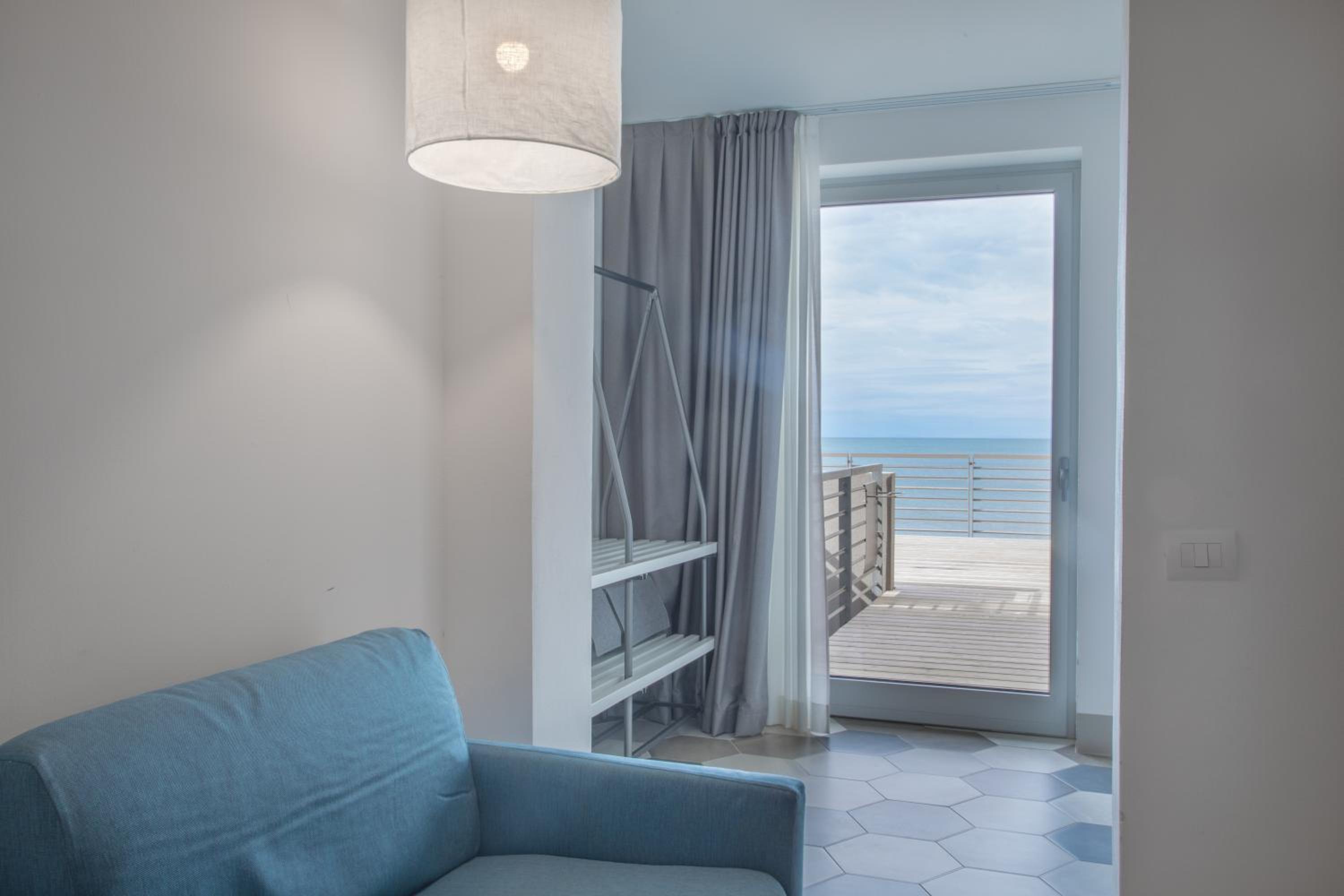 Triple Room with Sea View - Photo 2
