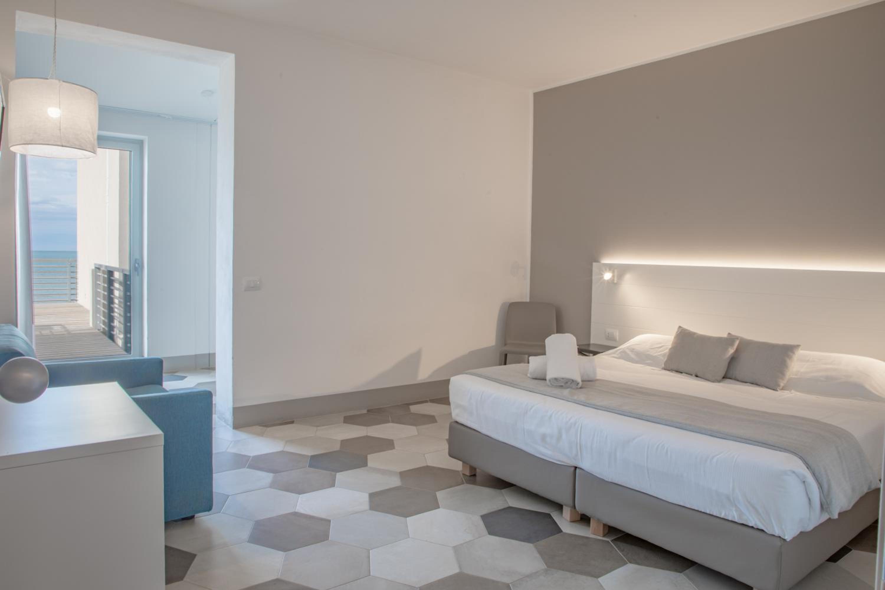Triple Room with Sea View - Photo 3