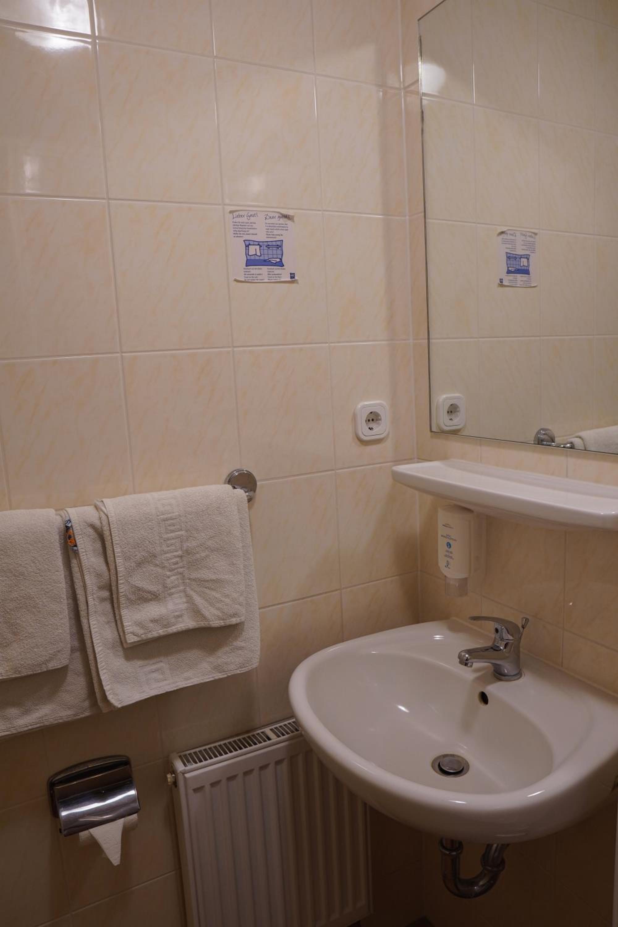 Budget Double Room photo 2
