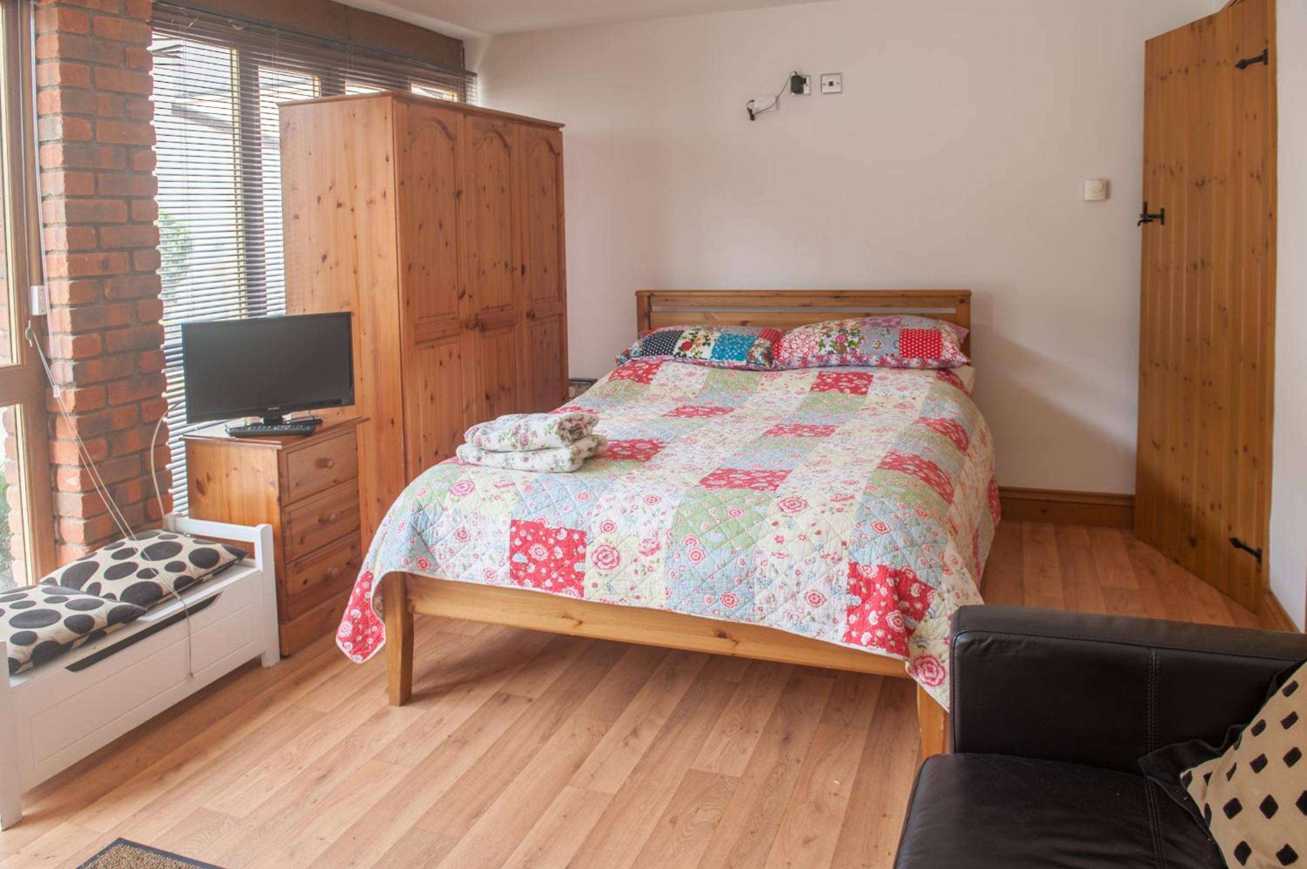 One-Bedroom Apartment - Photo 1