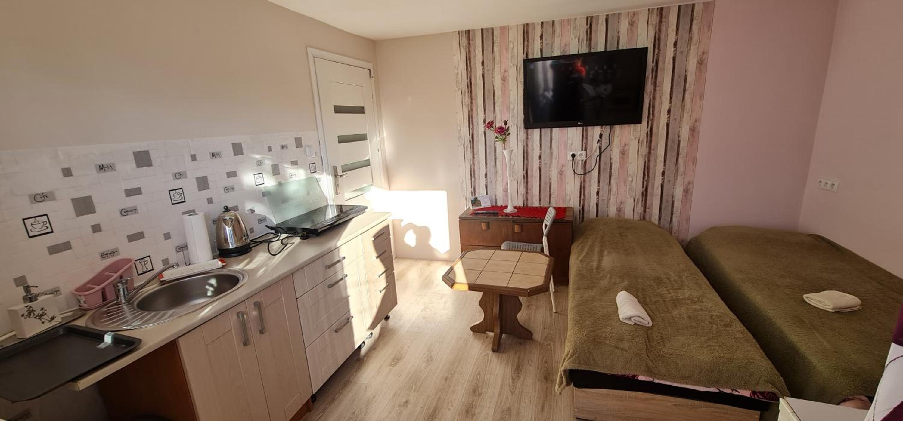 Double or Twin Room with Bathroom - Photo 1
