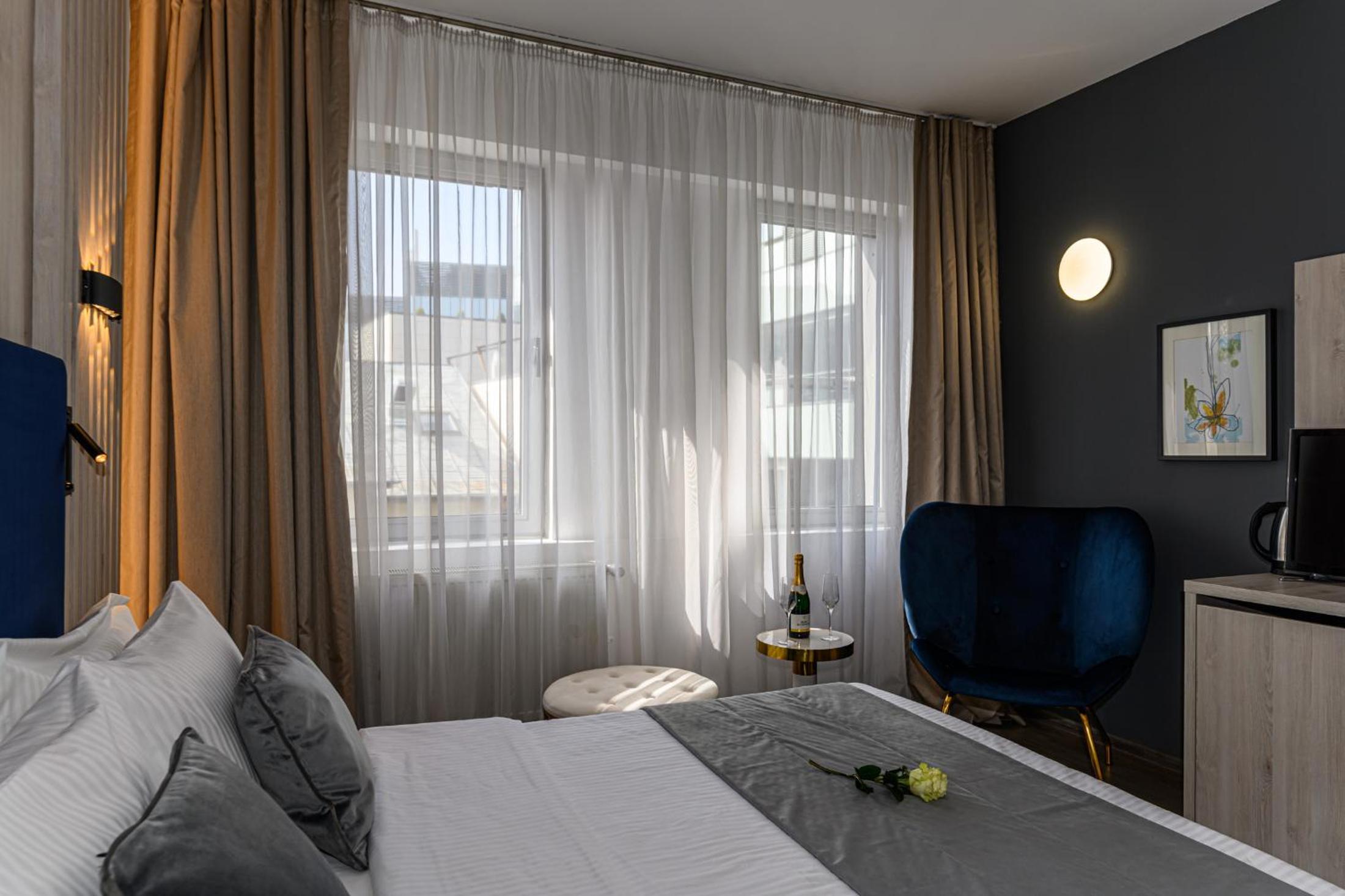 Standard Double Room - Photo 34