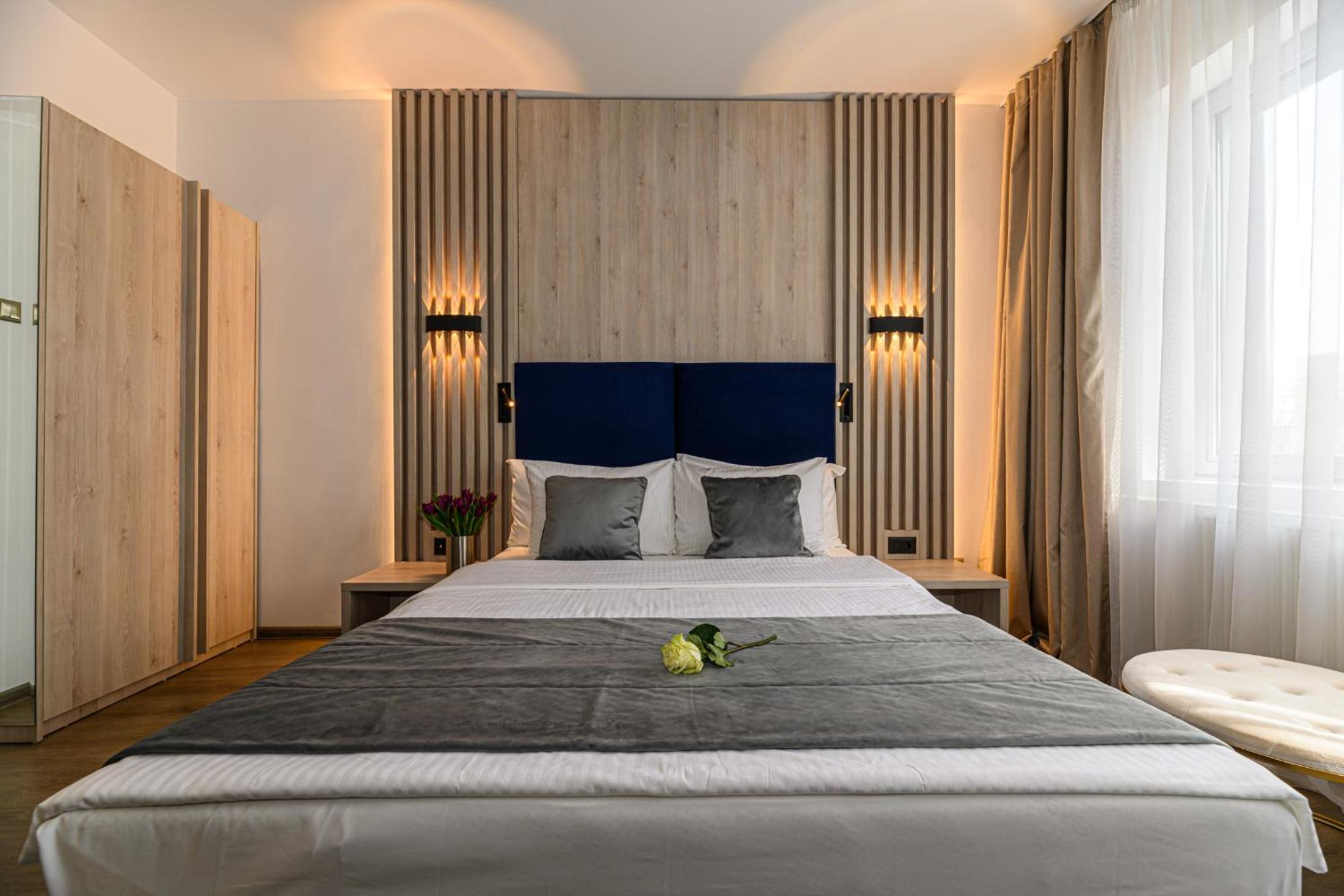 Standard Double Room - Photo 9