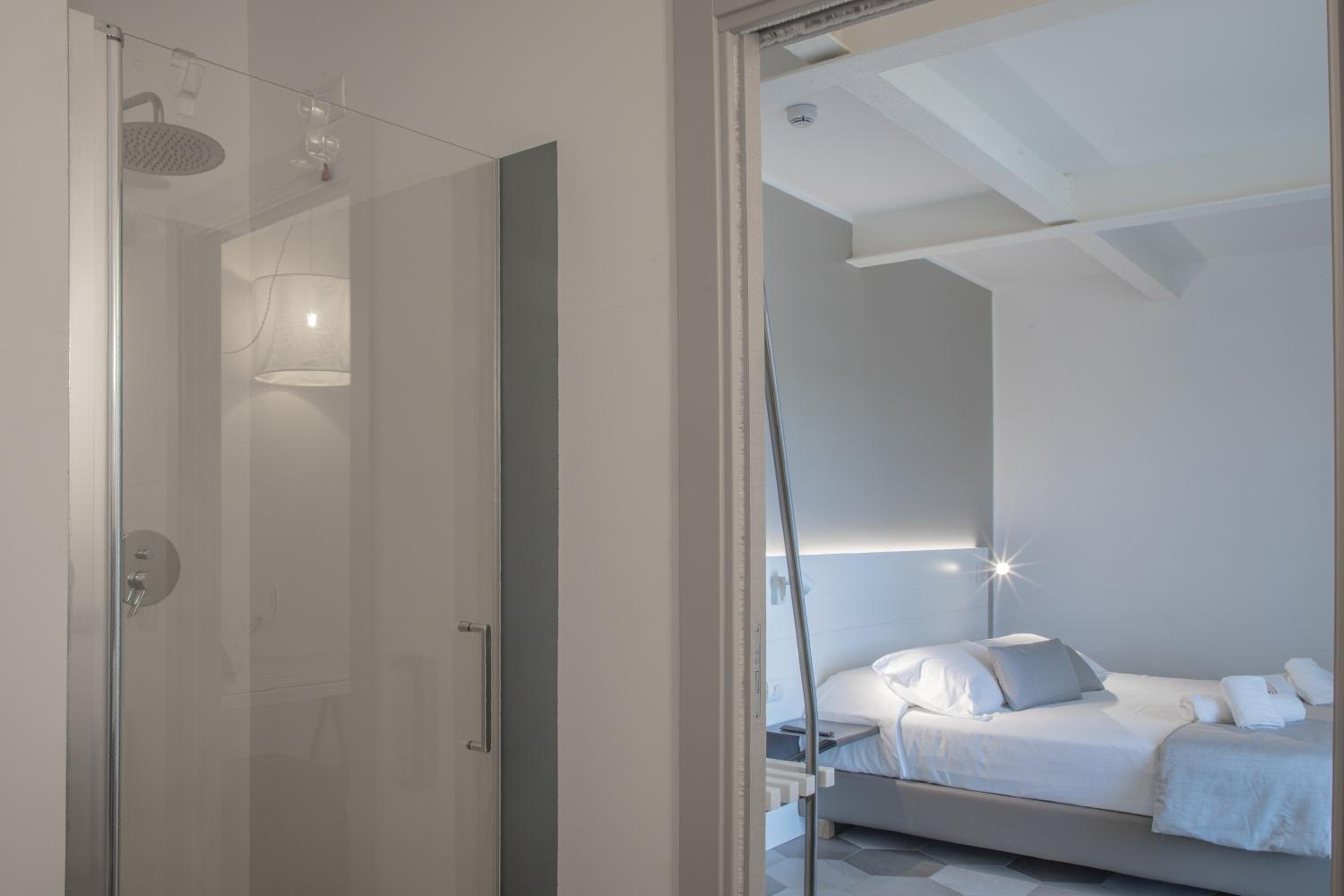 Large Double Room photo 2