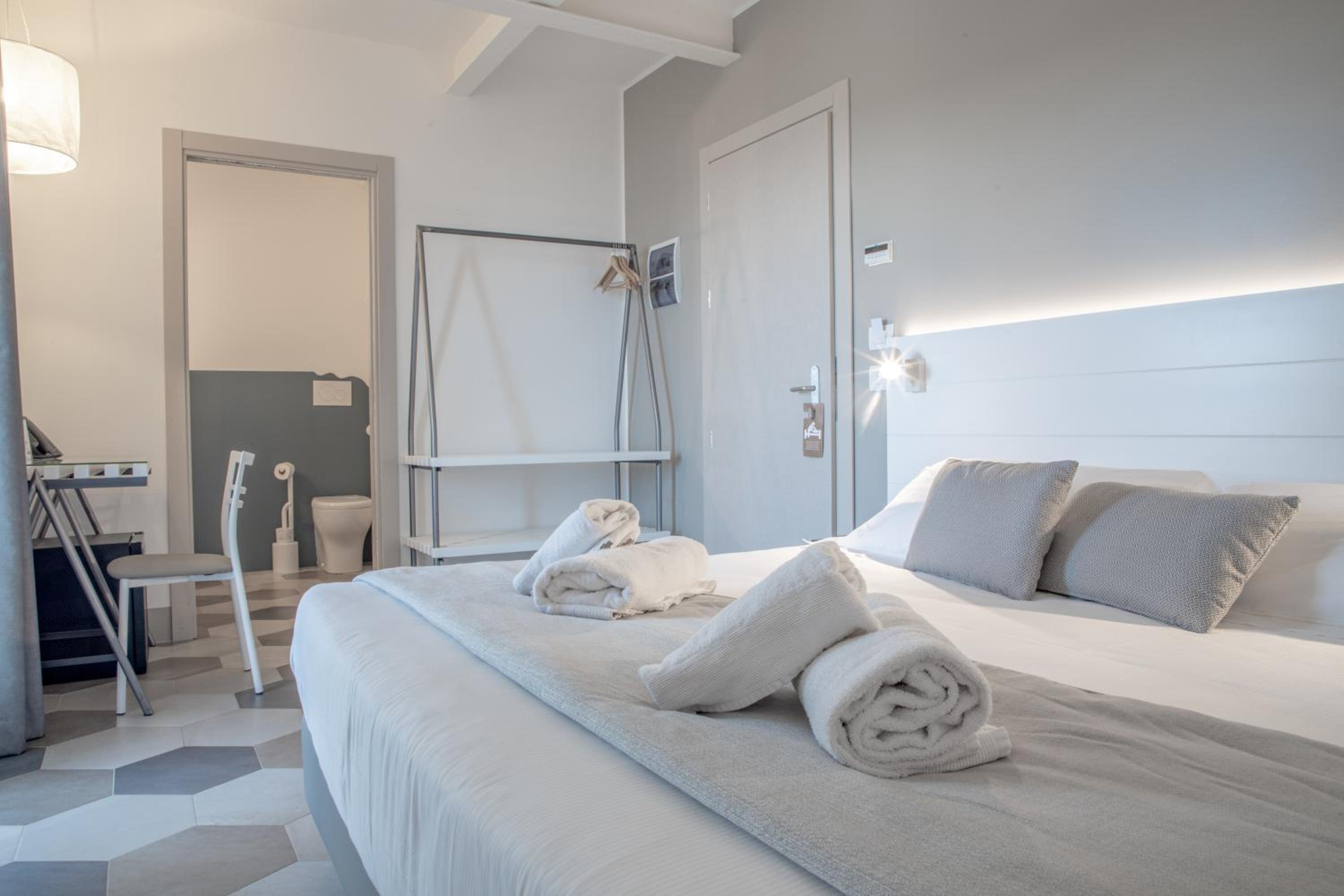 Large Double Room photo 1