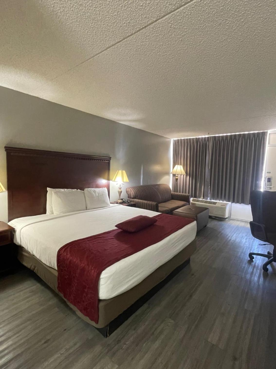 King Room - Non-Smoking - Photo 12