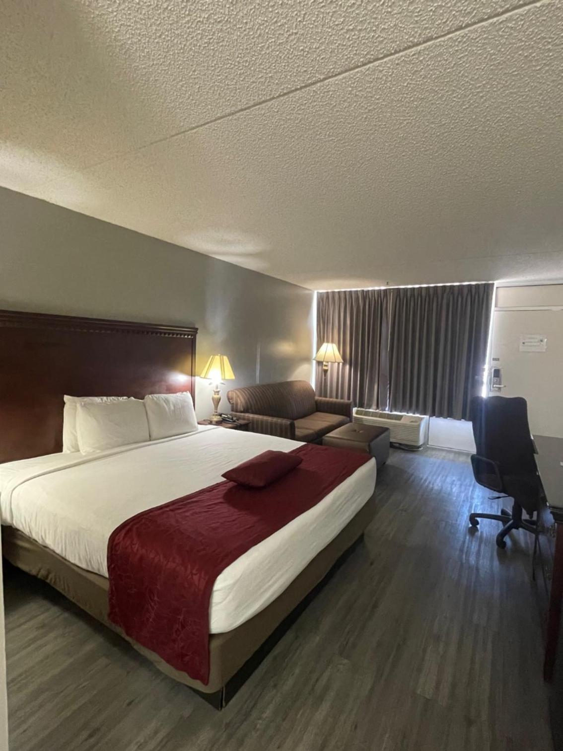 King Room - Non-Smoking - Photo 2