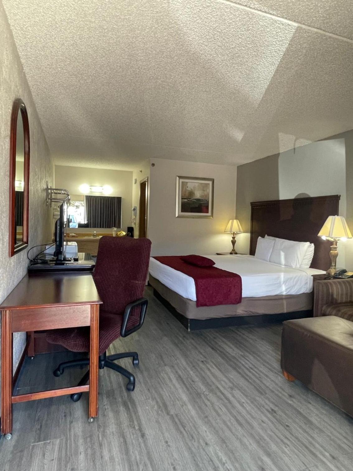 King Room - Non-Smoking - Photo 1