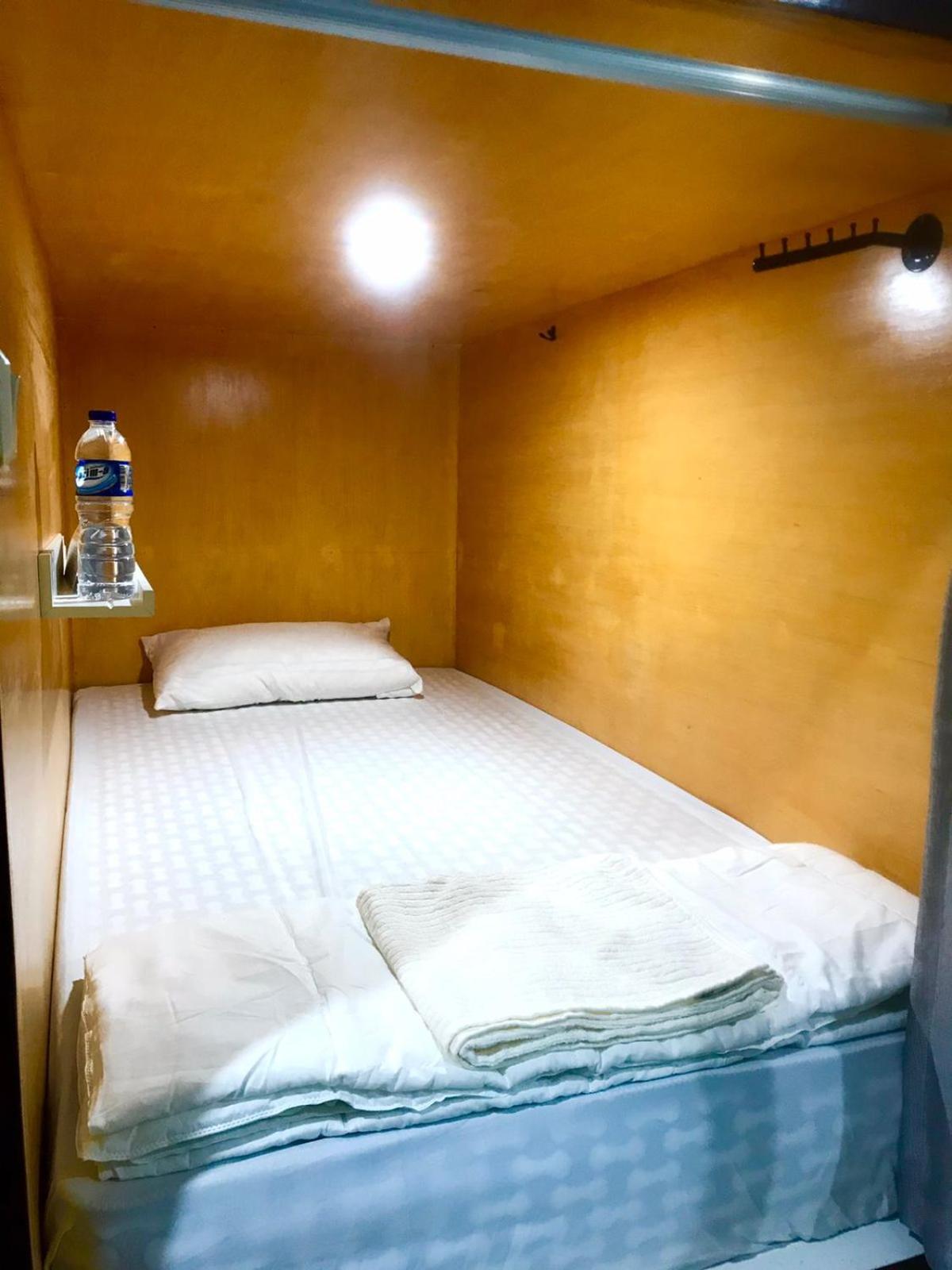 Female Dormitory Room photo 2