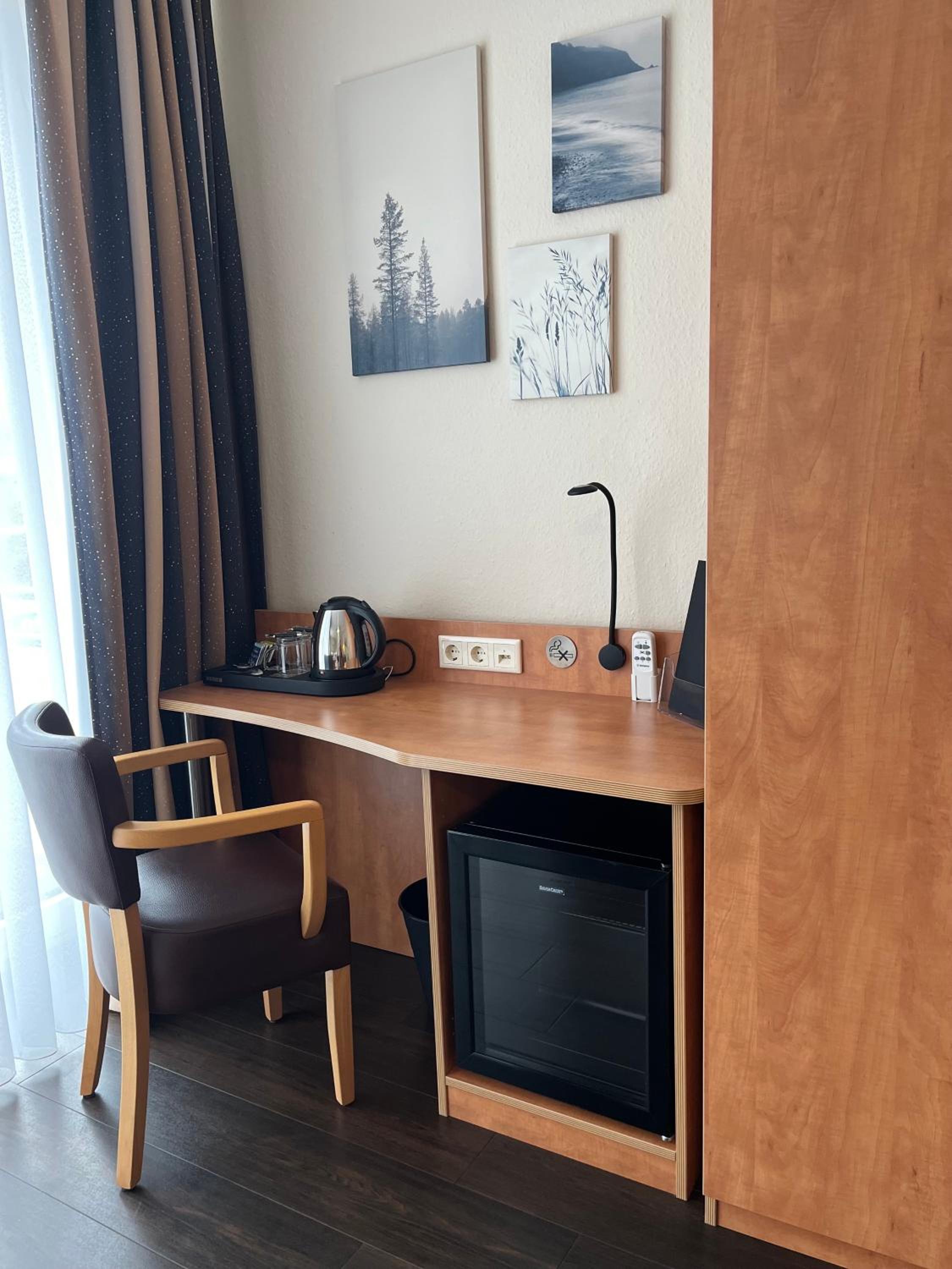 Deluxe Double Room with Balcony - Photo 7