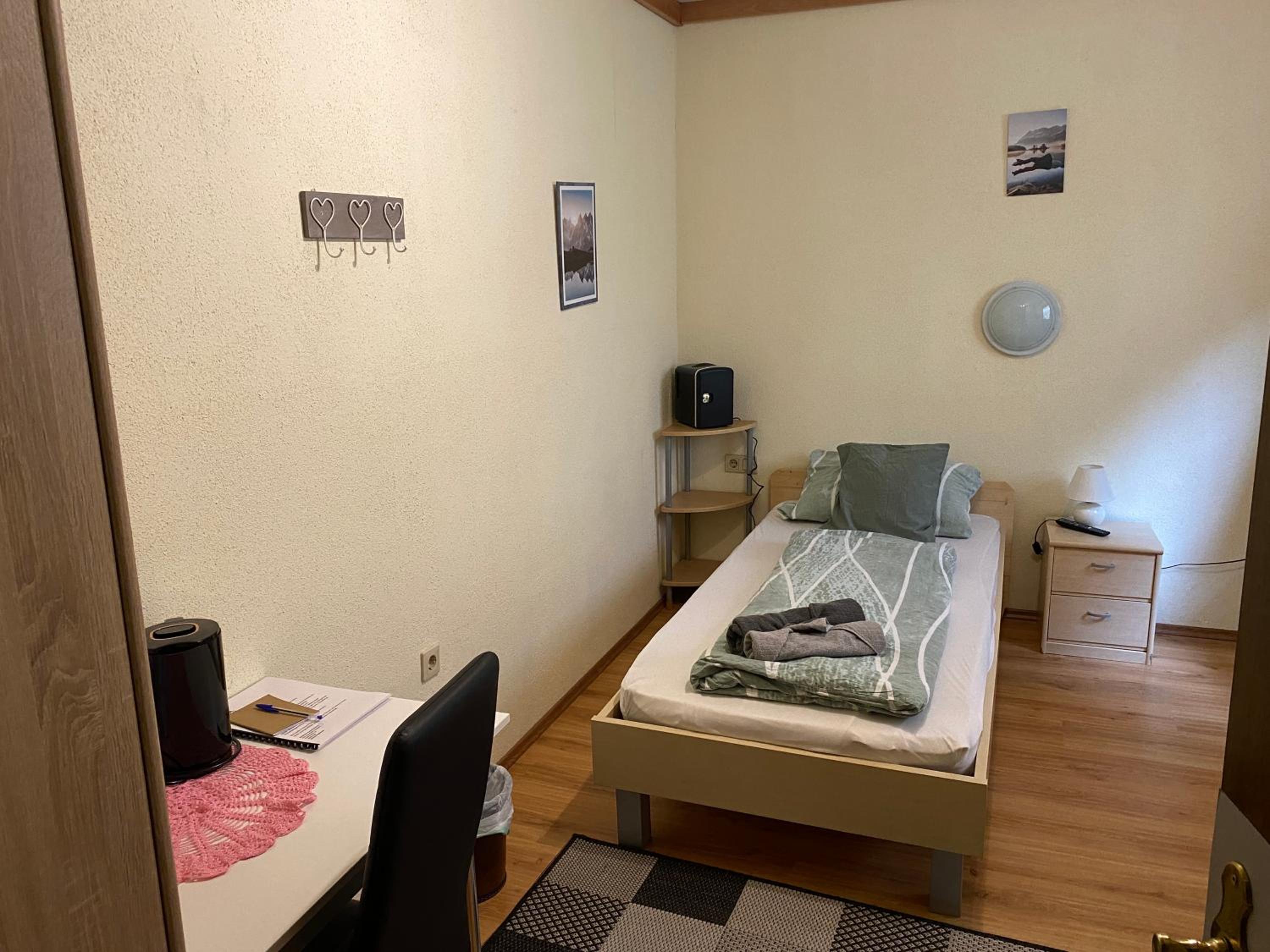 Standard Single Room with Shower photo 3
