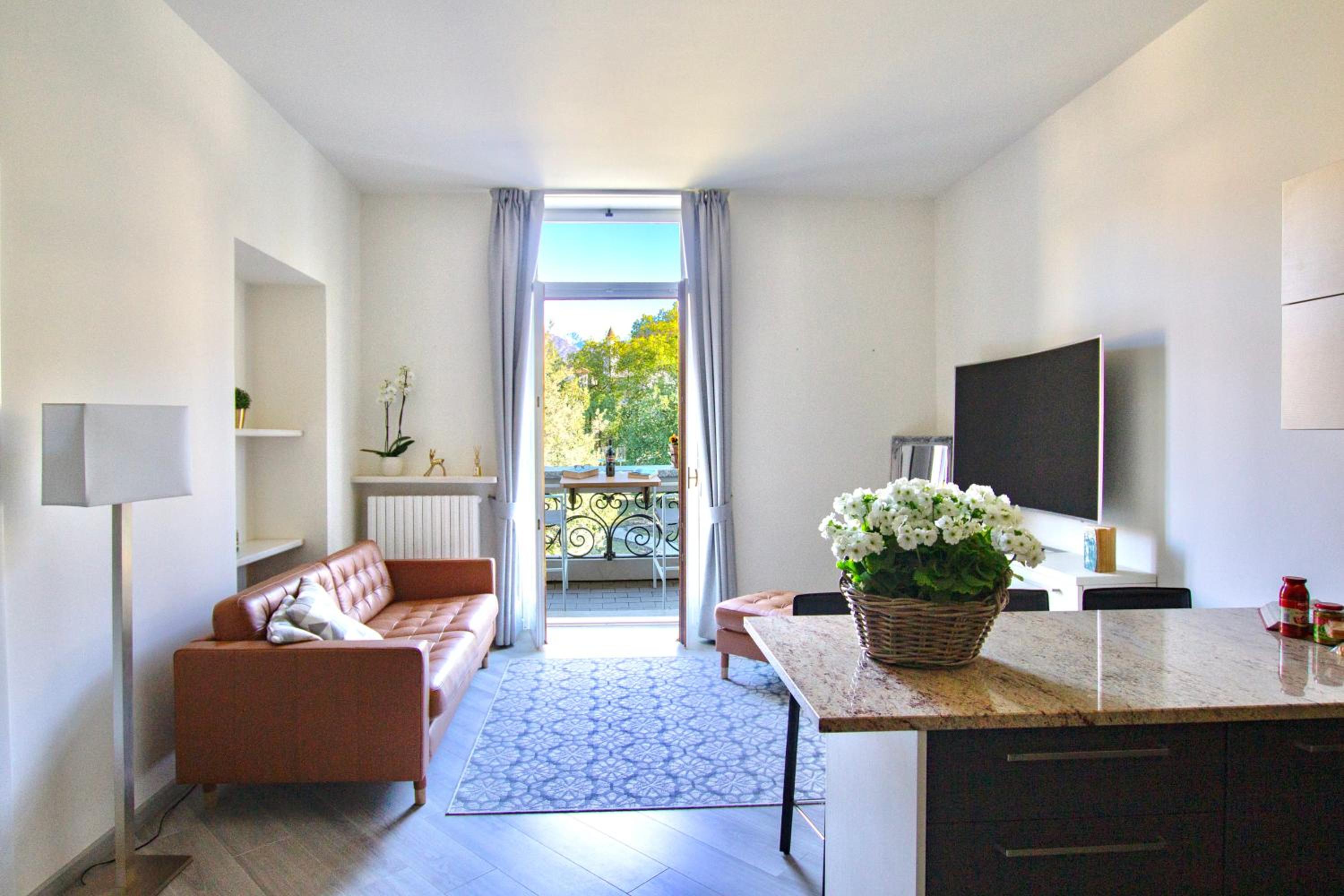 Apartment with Lake View
