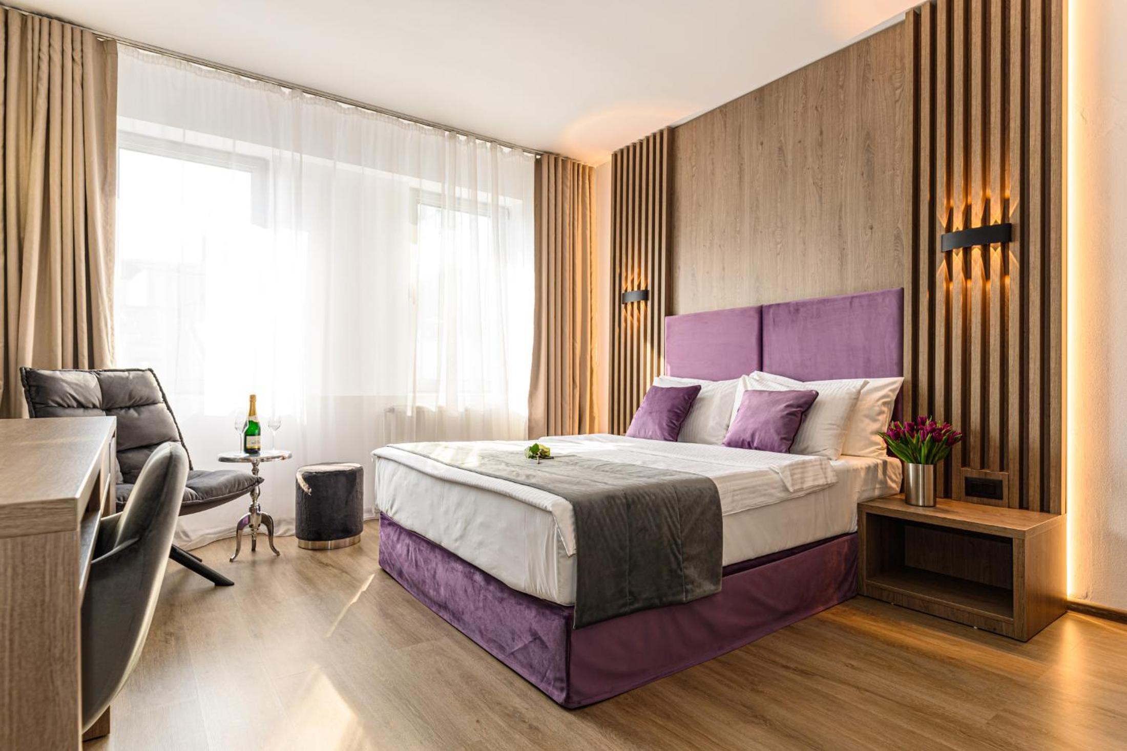 Standard Double Room - Photo 13