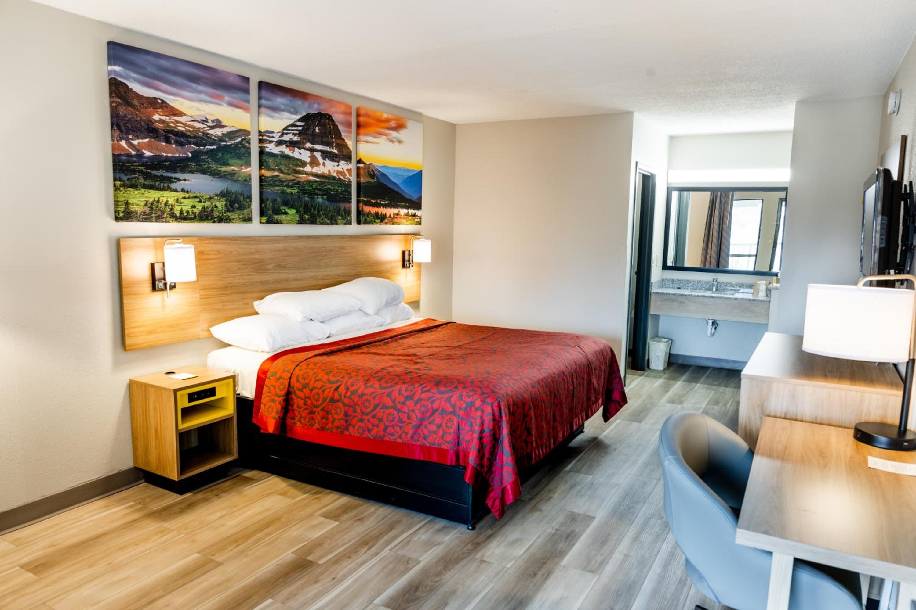 Modern King Room - Non-Smoking - Photo 5