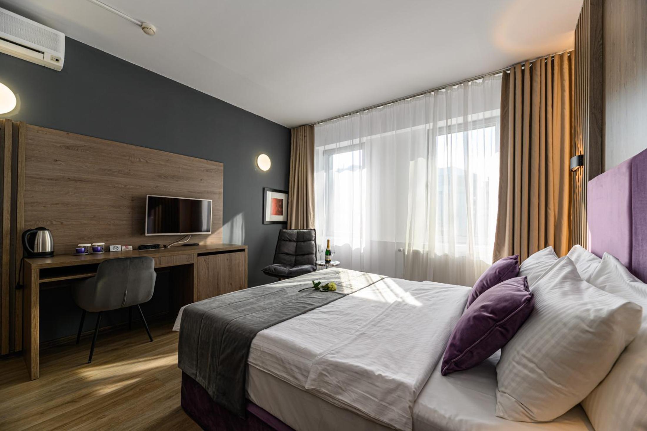 Standard Double Room - Photo 15