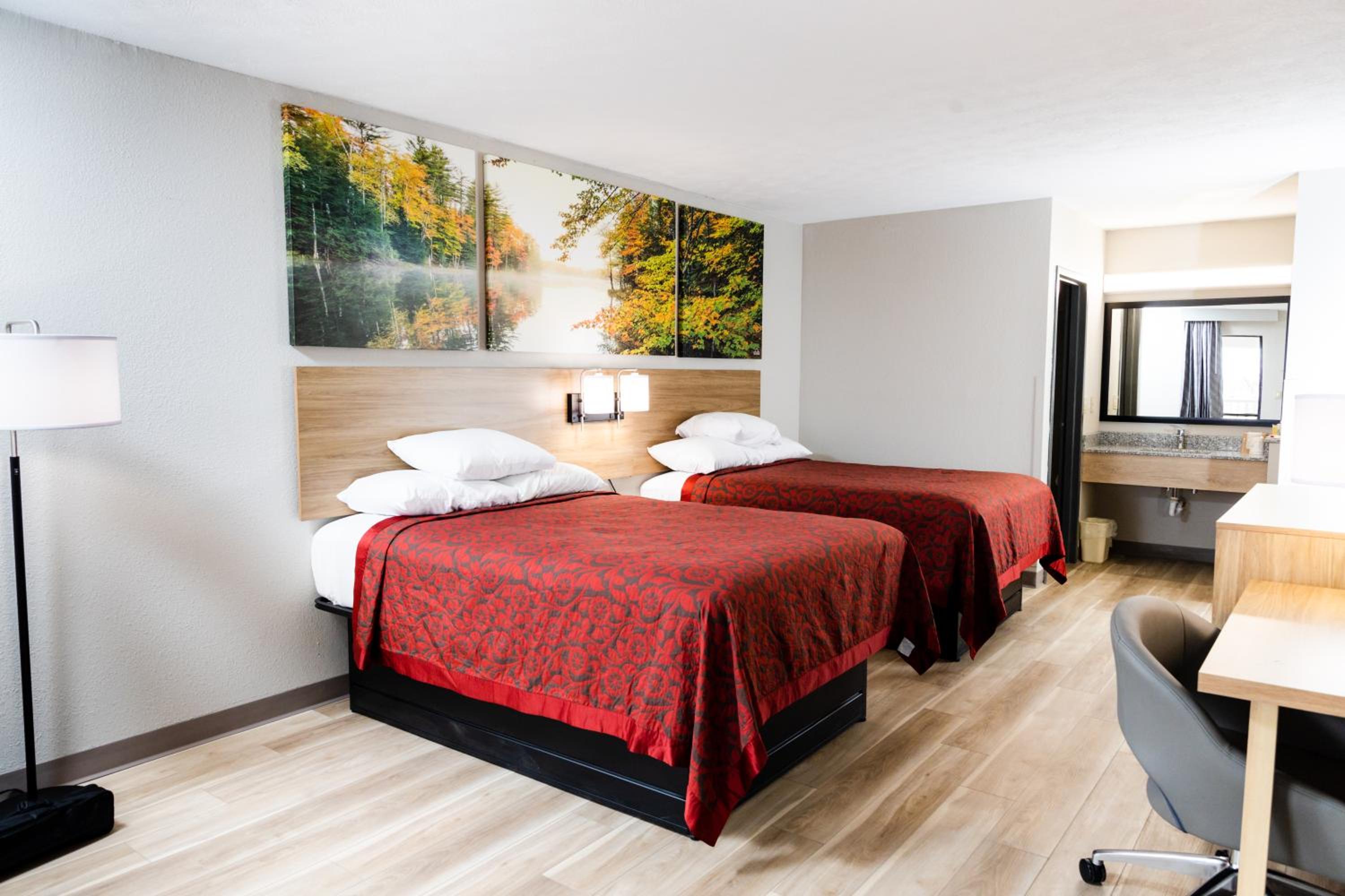Modern Double Room with Two Double Beds - Non-Smoking - Photo 5