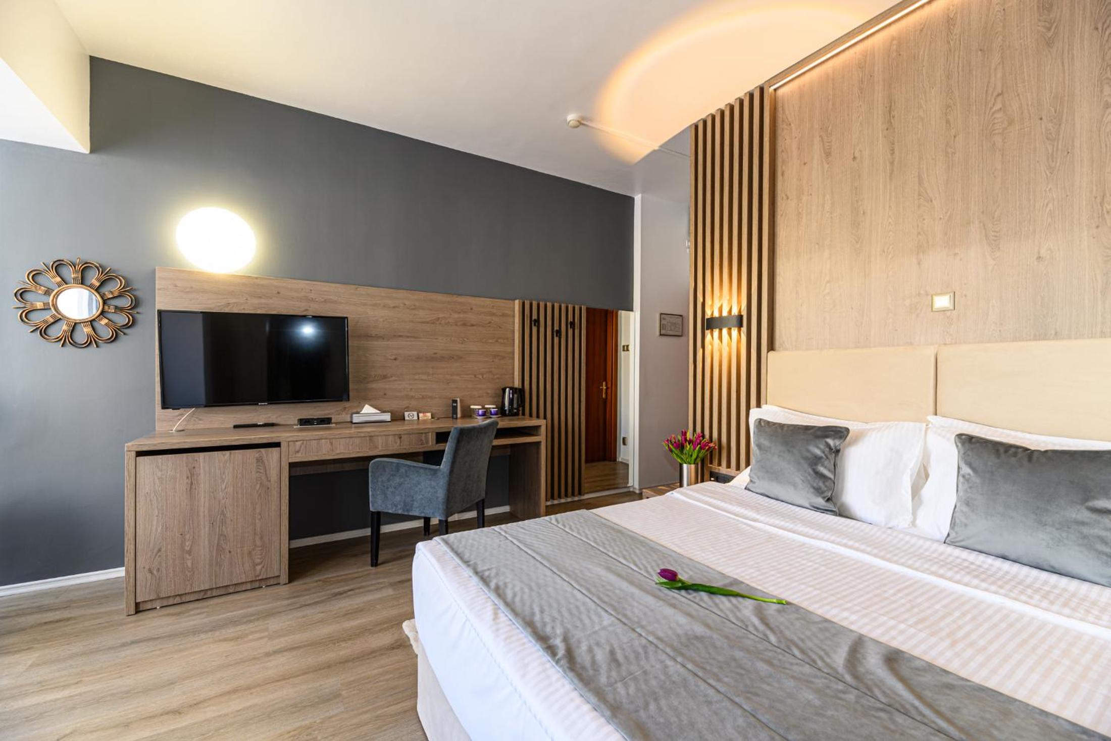 Standard Double Room - Photo 23