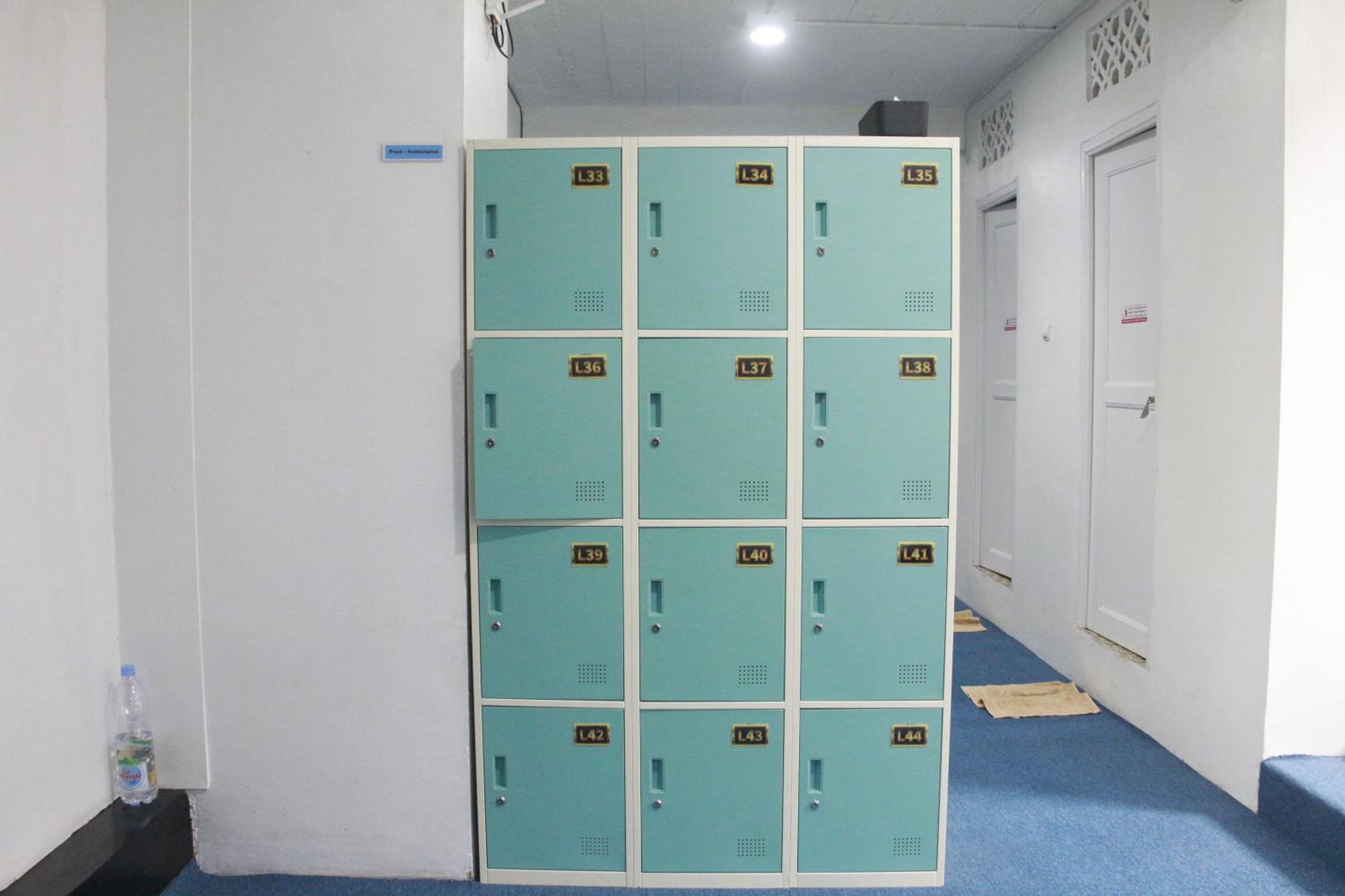 Male Dormitory Room photo 3