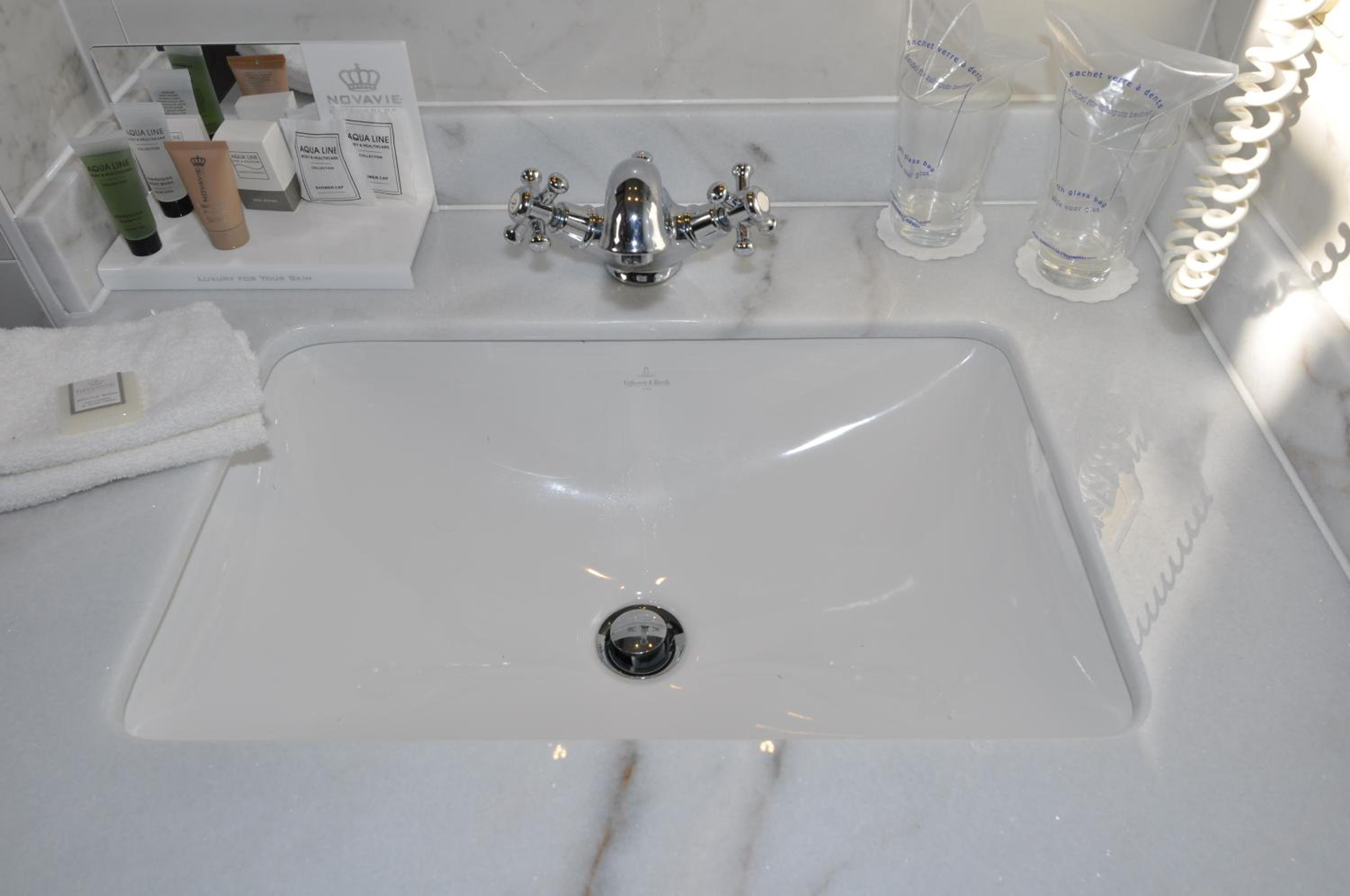 Standard Double Room - Photo 10