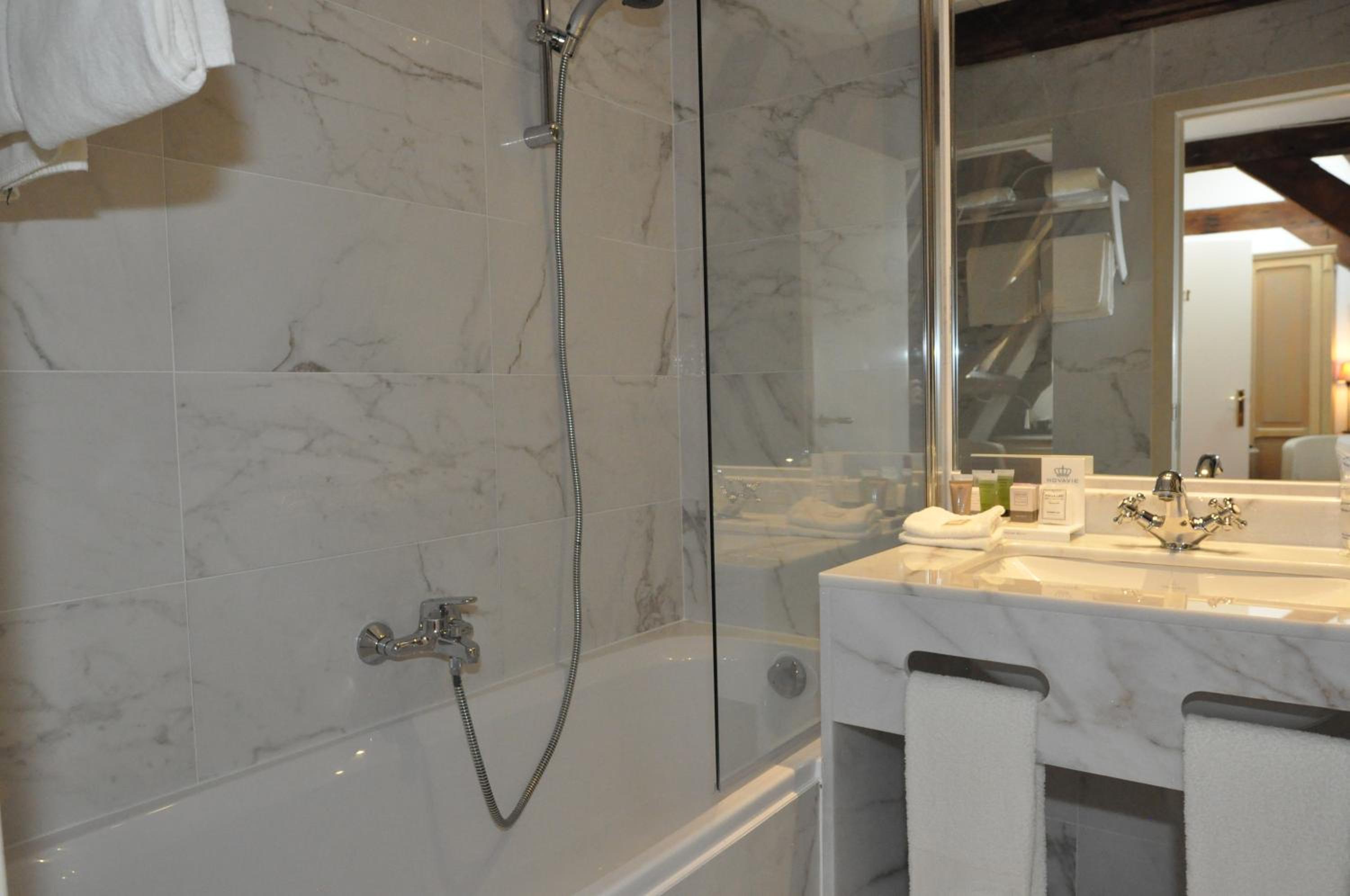 Standard Double Room - Photo 13